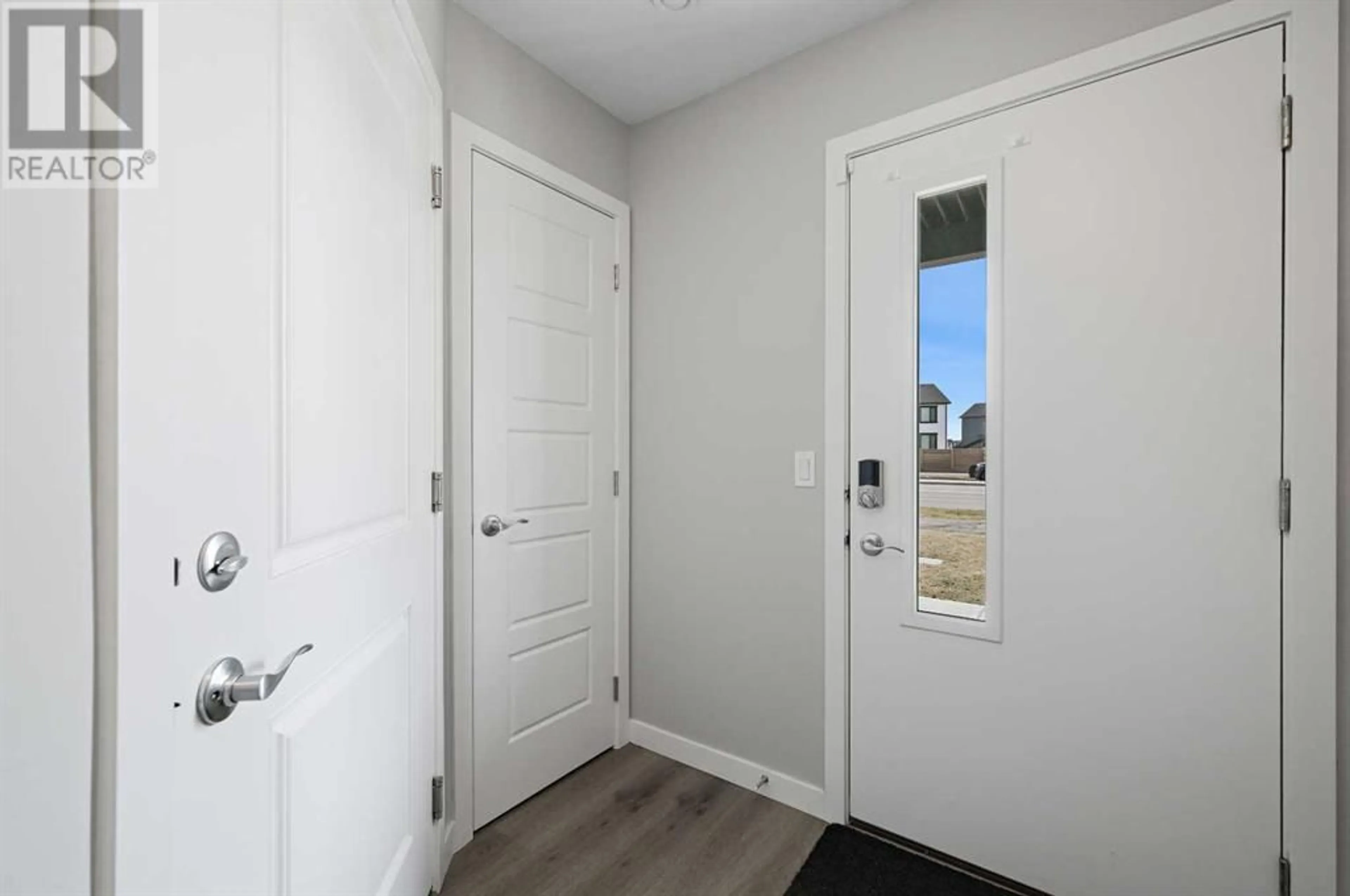 Indoor entryway for 376 210 AVENUE SOUTHWEST, Calgary Alberta T2X4A5
