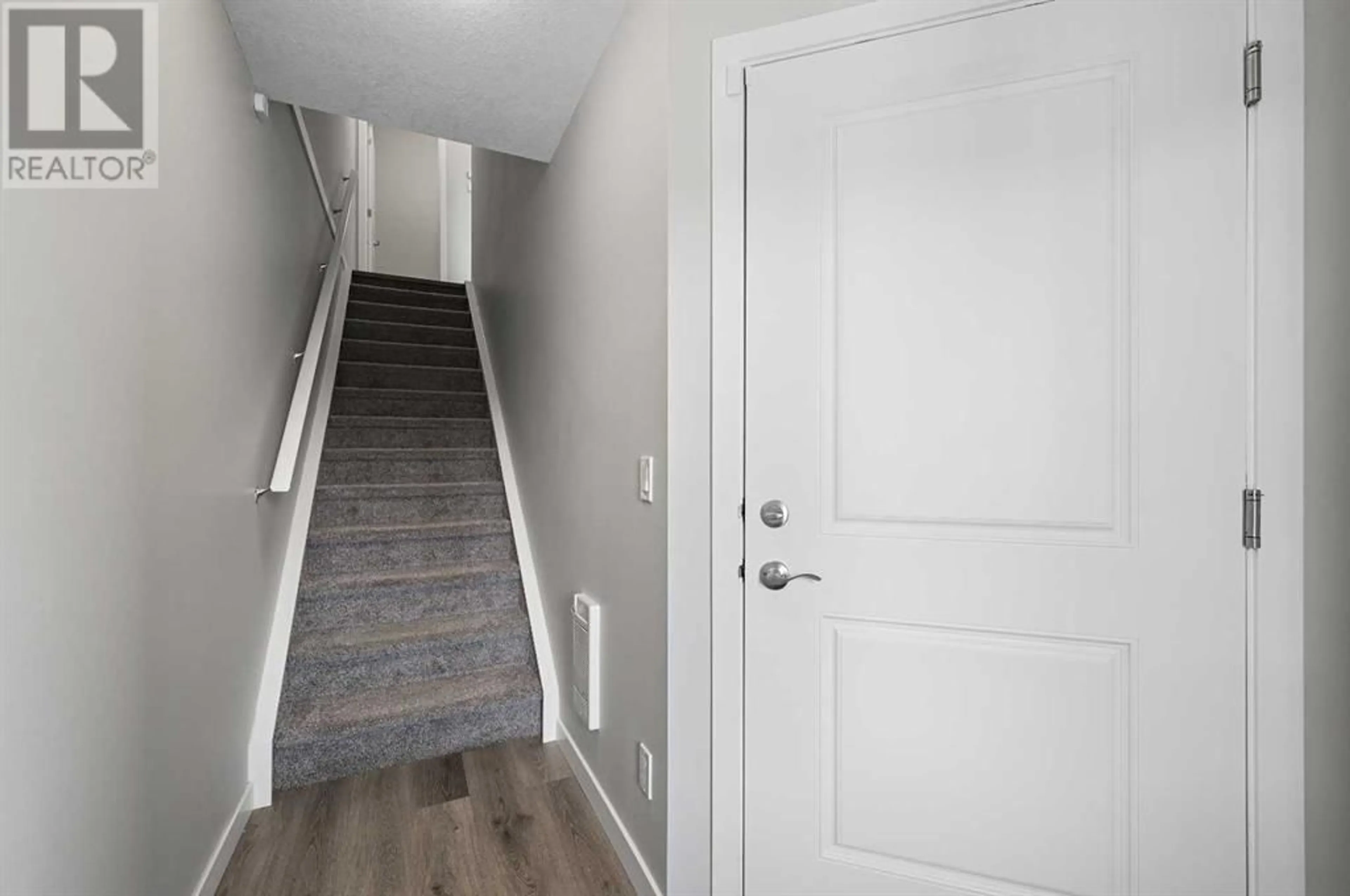 Indoor entryway for 376 210 AVENUE SOUTHWEST, Calgary Alberta T2X4A5