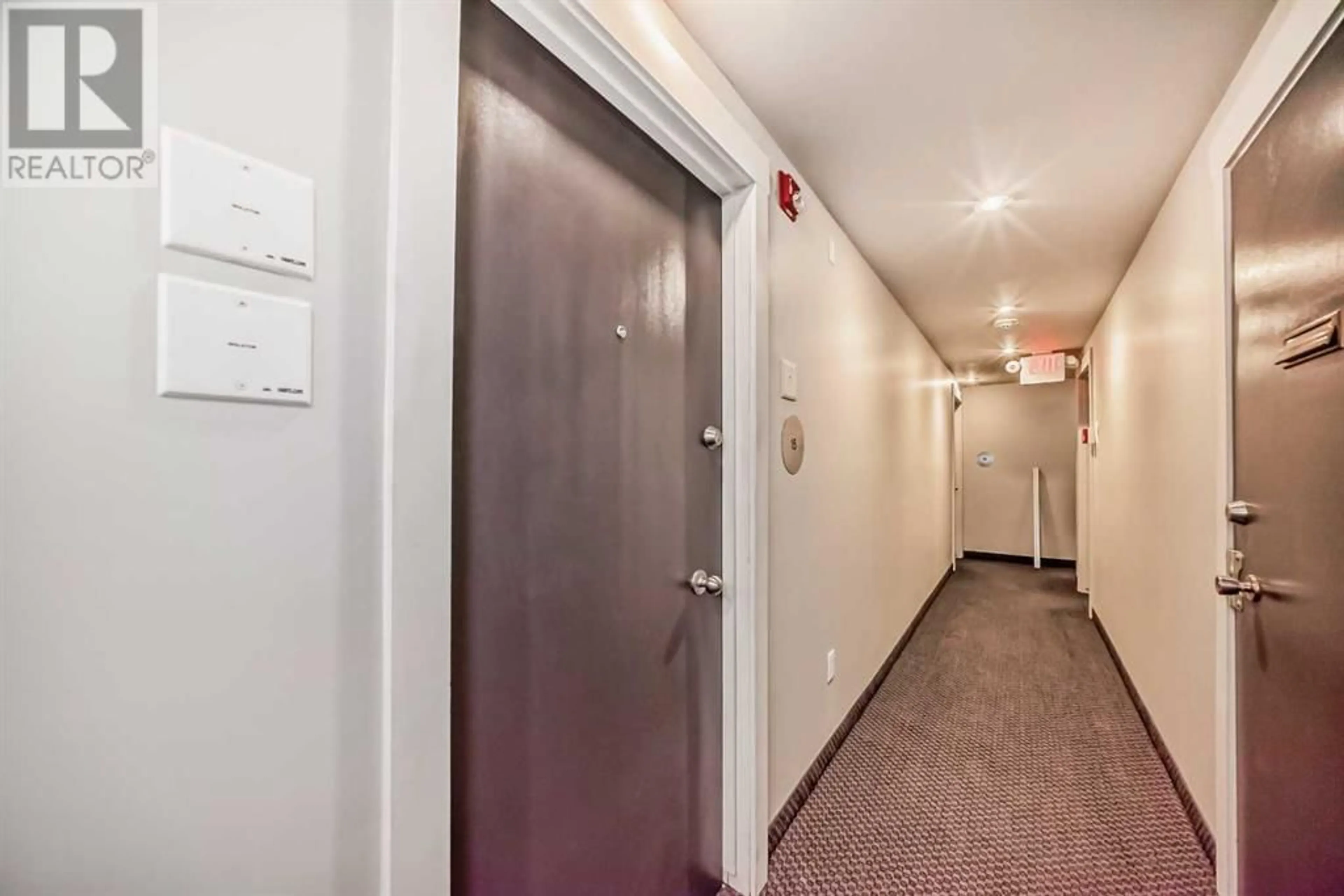 Indoor foyer for 1230 CAMERON AVENUE, Calgary Alberta T2T0K9