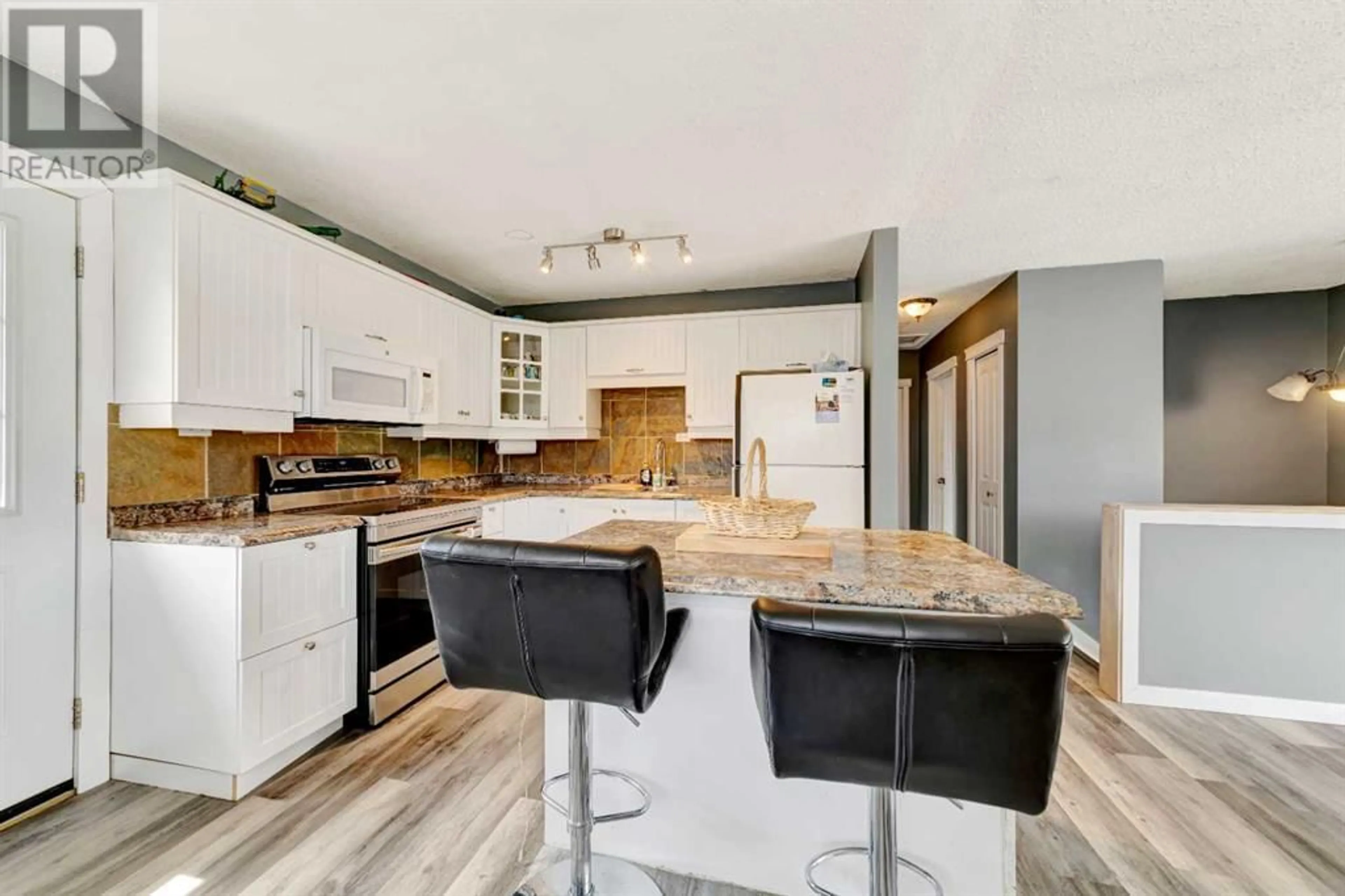 Open concept kitchen, unknown for 4805 36 STREET, Lloydminster Alberta S9V0A1