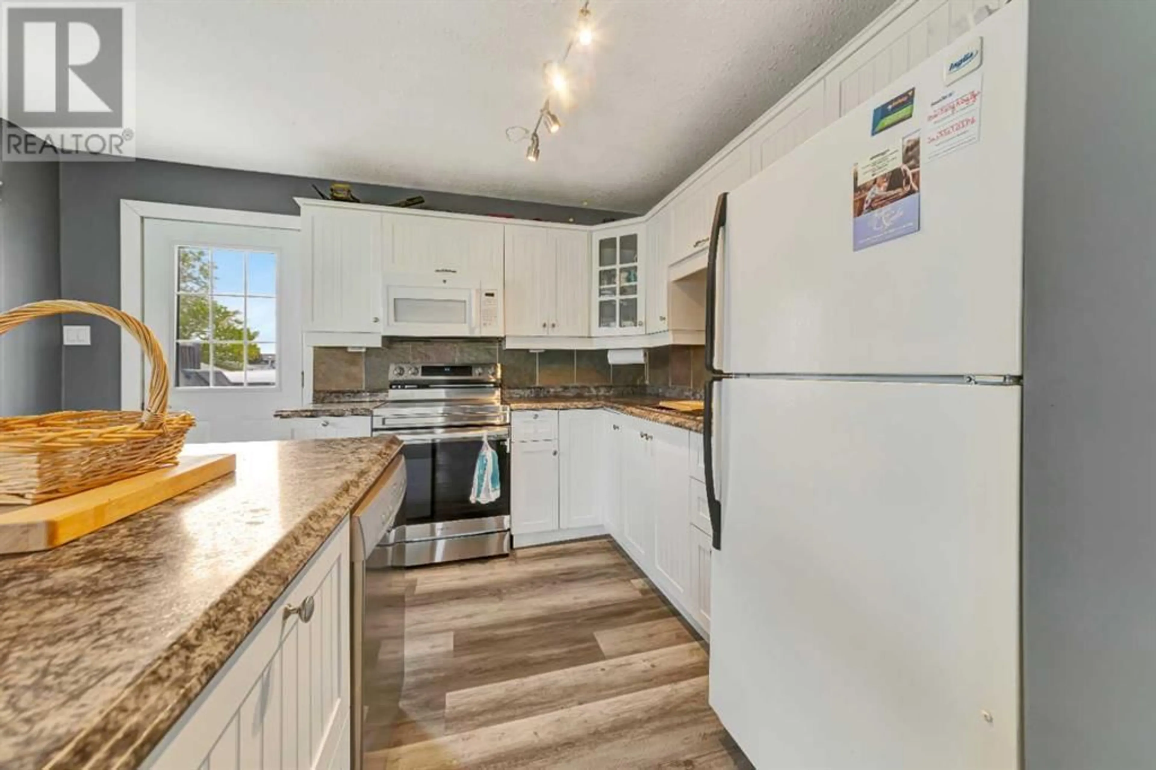 Standard kitchen, unknown for 4805 36 STREET, Lloydminster Alberta S9V0A1