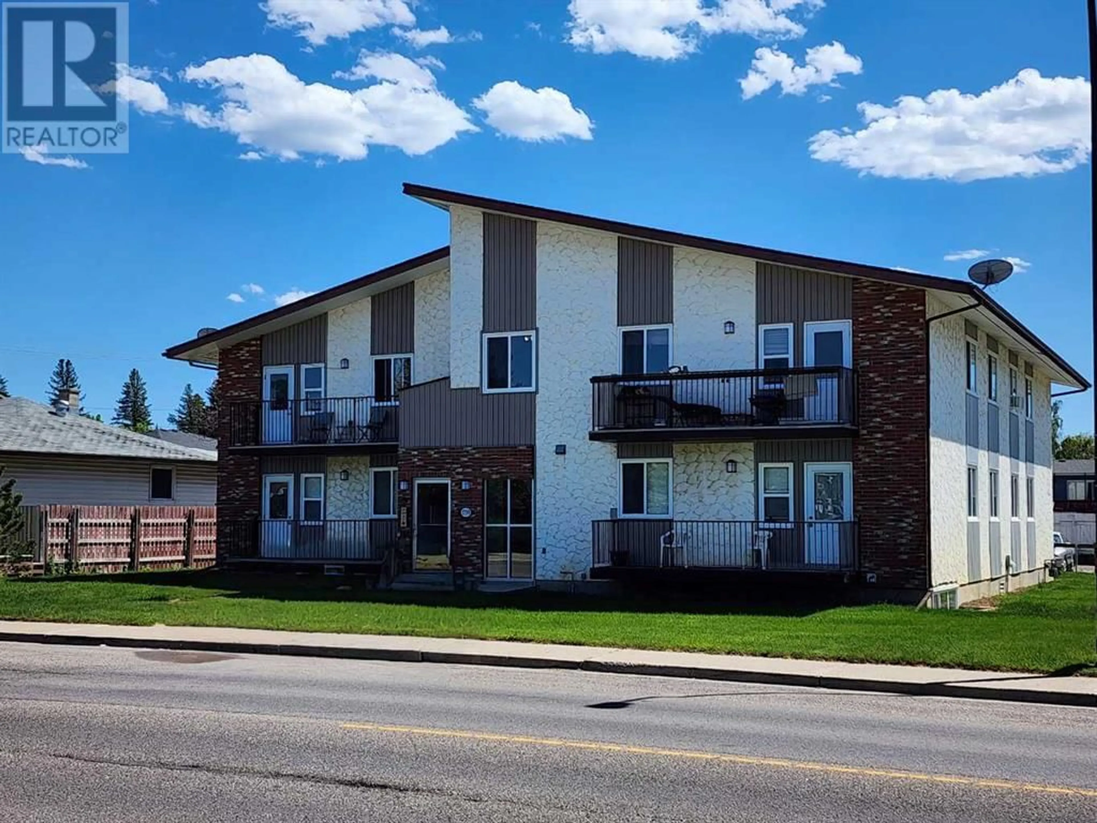 Home with vinyl exterior material, unknown for 1739 ST EDWARD BOULEVARD NORTH, Lethbridge Alberta T1H1X2