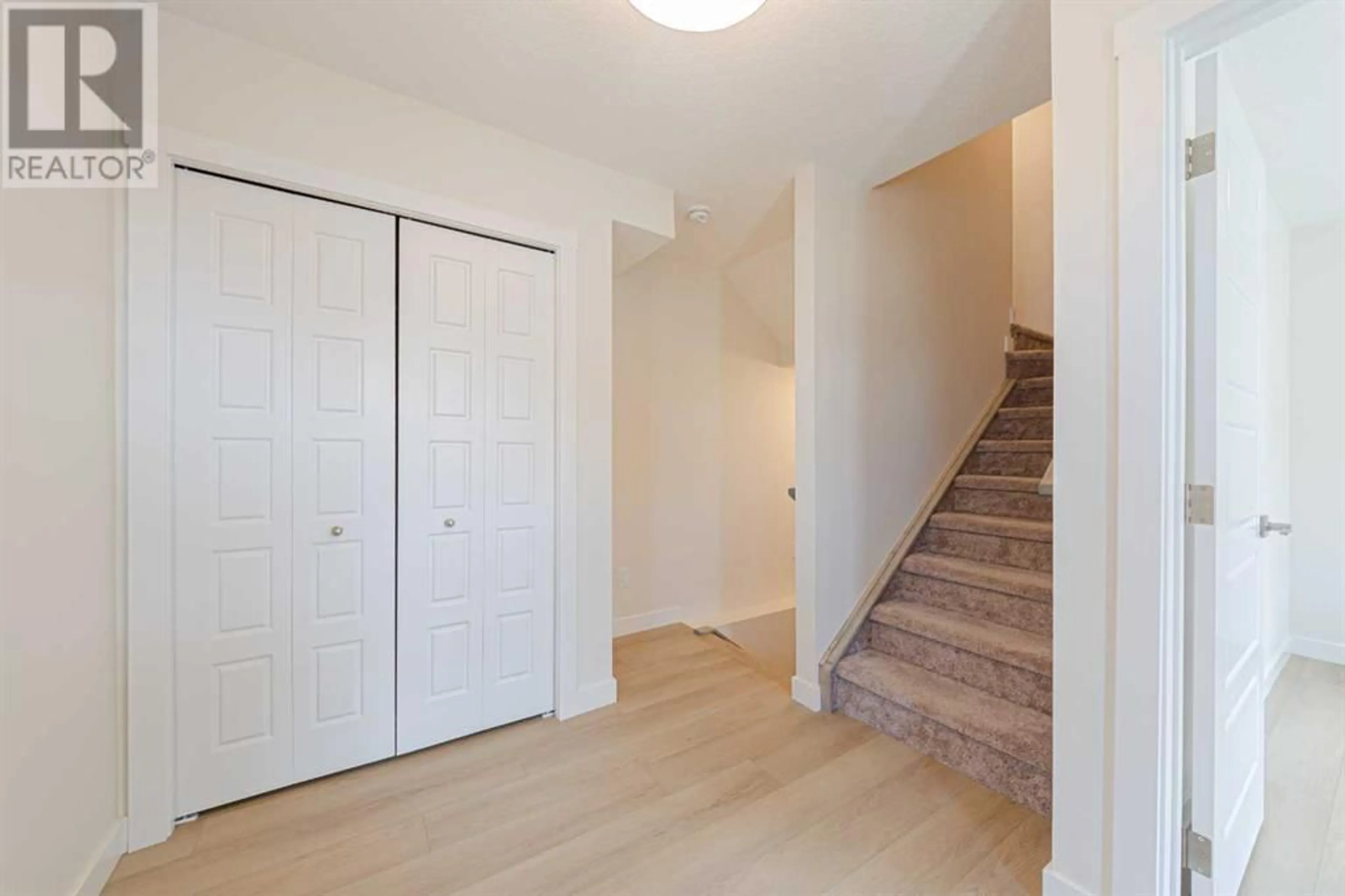 Indoor entryway for 446 ALPINE AVENUE SOUTHWEST, Calgary Alberta T2Y0V1