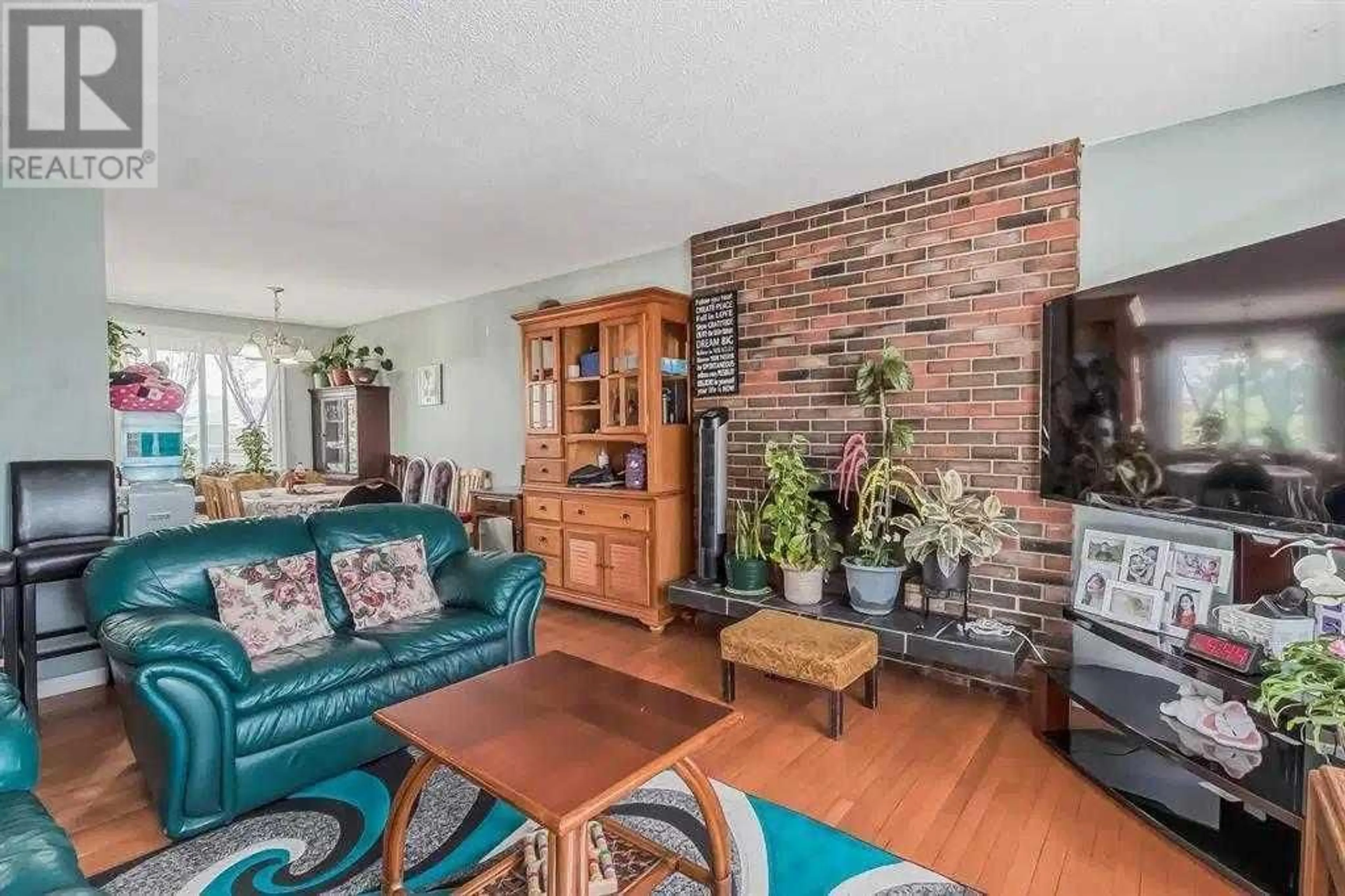 Living room with furniture, unknown for 319 MANORA DRIVE NORTHEAST, Calgary Alberta T2A4R2