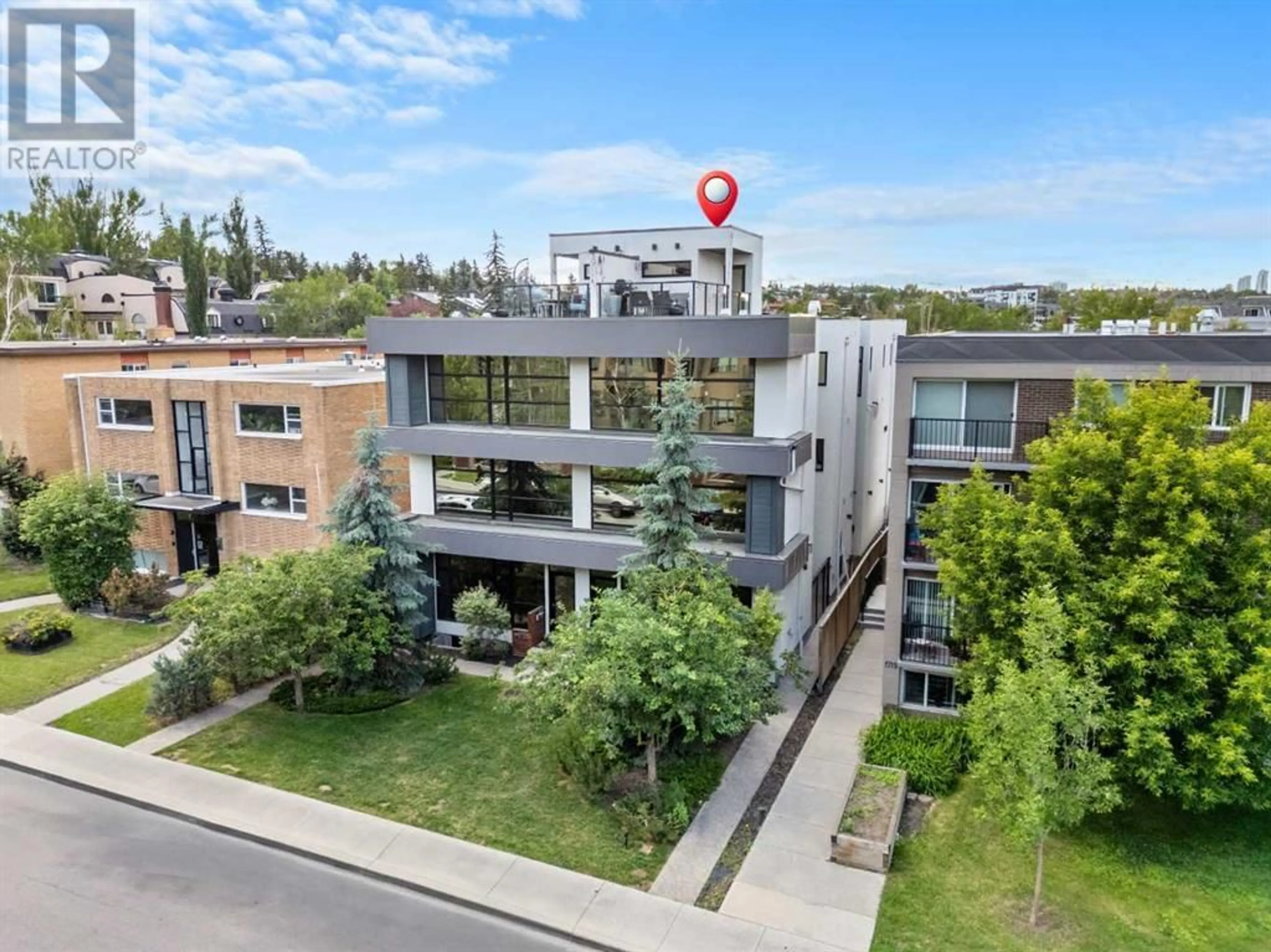 A pic from outside/outdoor area/front of a property/back of a property/a pic from drone, building for 1723 10 STREET SOUTHWEST, Calgary Alberta T2T3E9