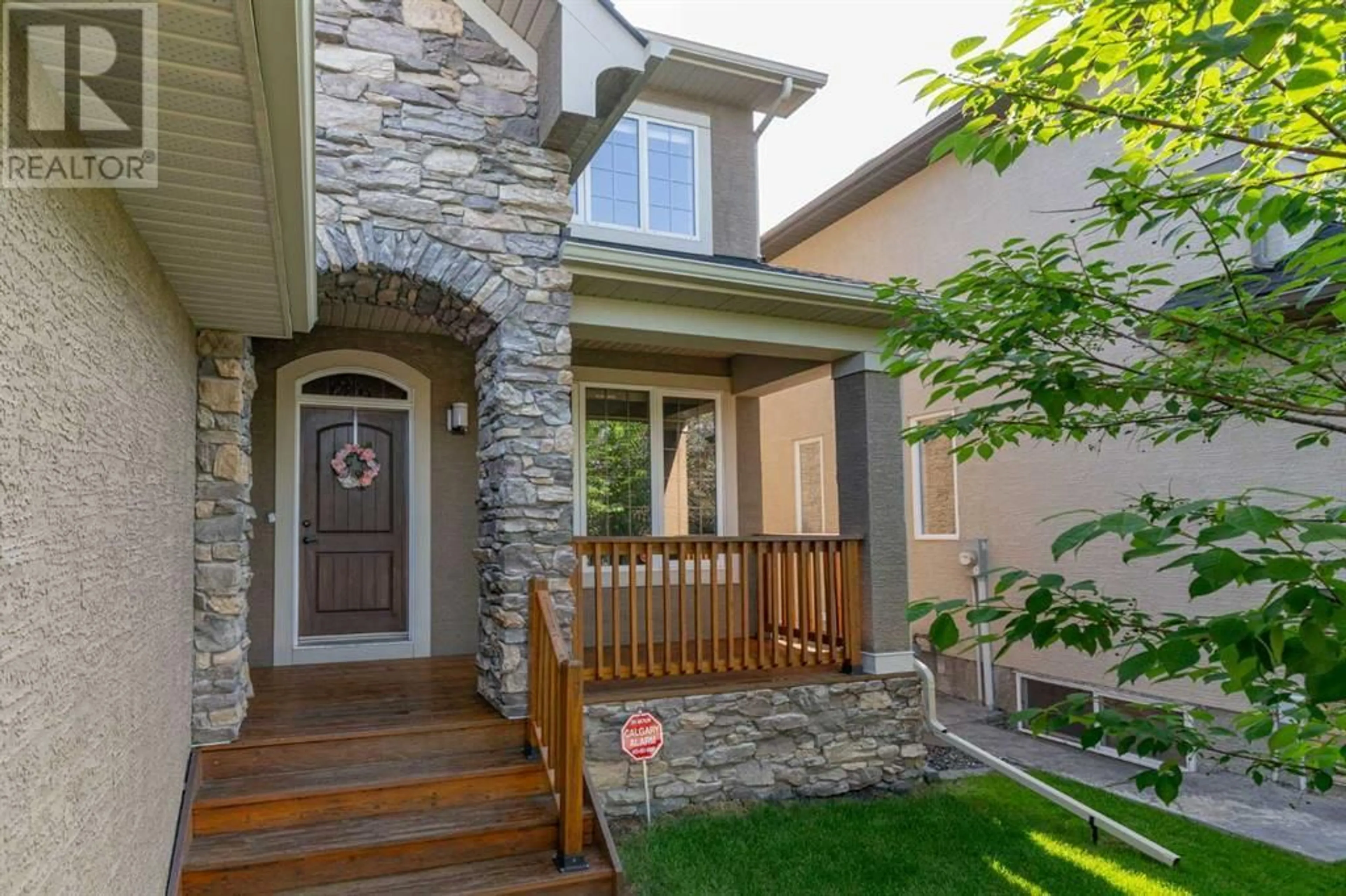 Indoor entryway for 121 PANATELLA GREEN NORTHWEST, Calgary Alberta T3K0M6