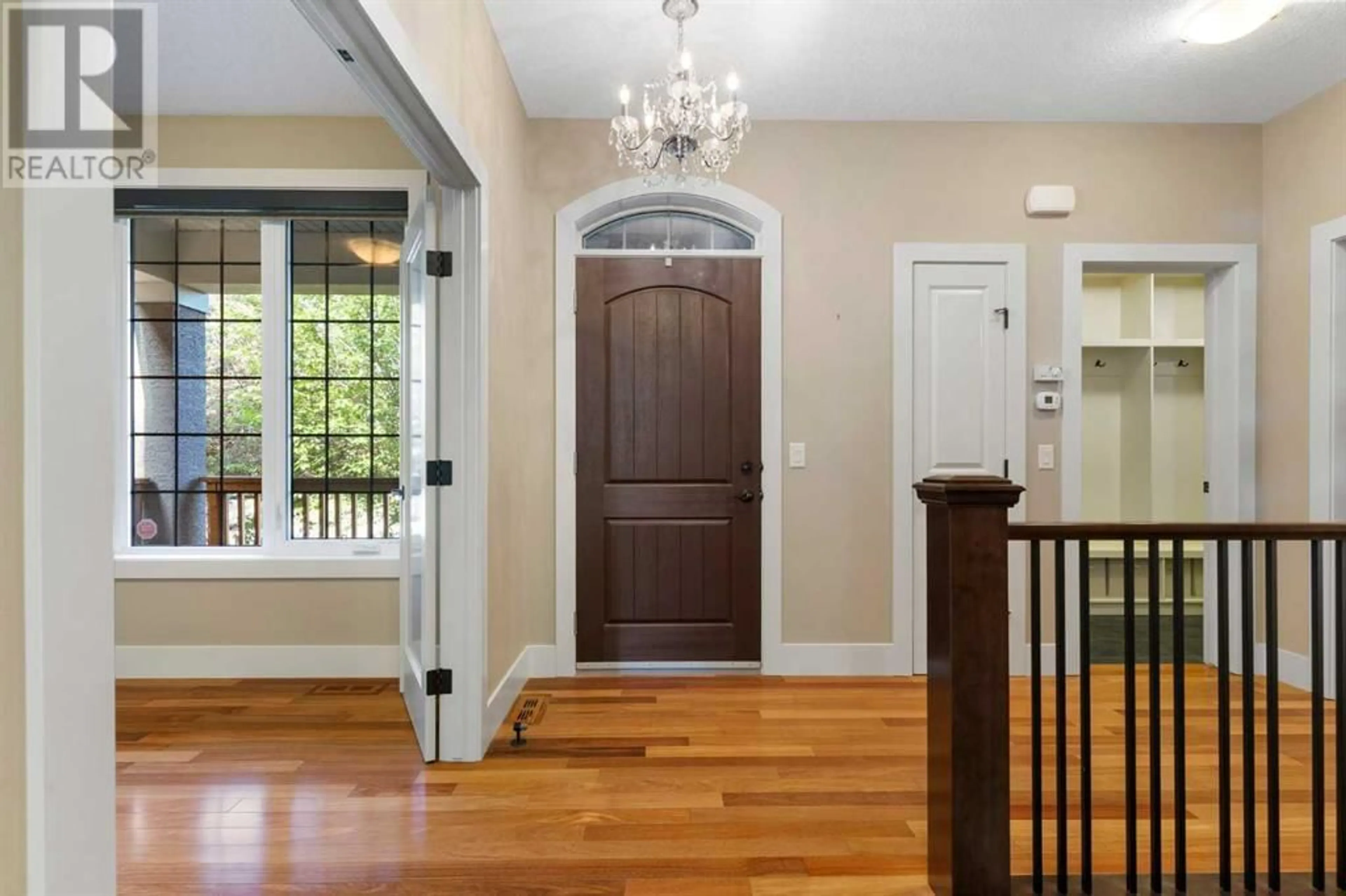 Indoor entryway for 121 PANATELLA GREEN NORTHWEST, Calgary Alberta T3K0M6