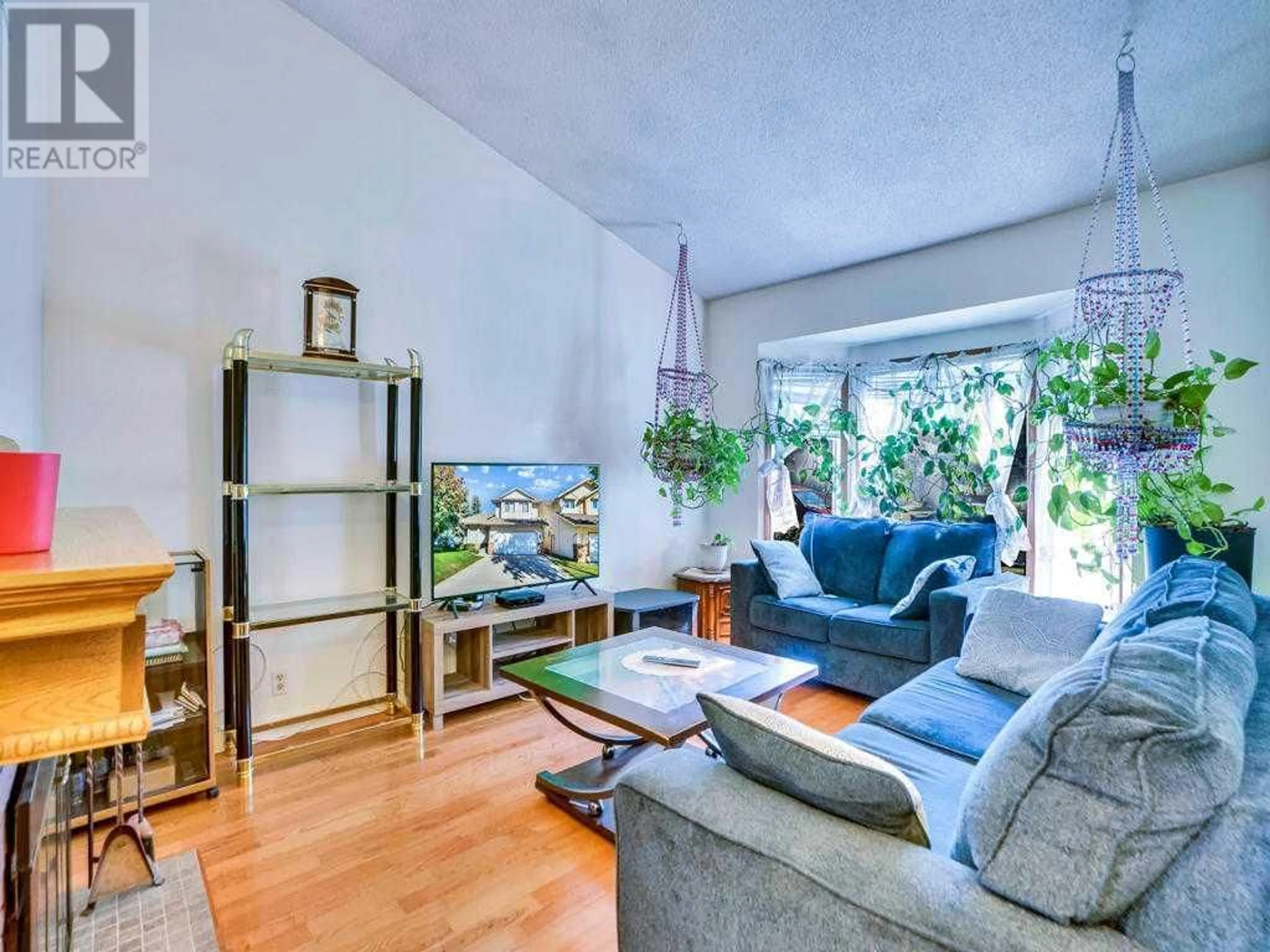 Living room with furniture, unknown for 6920 4 AVENUE NORTHEAST, Calgary Alberta t2a6m2