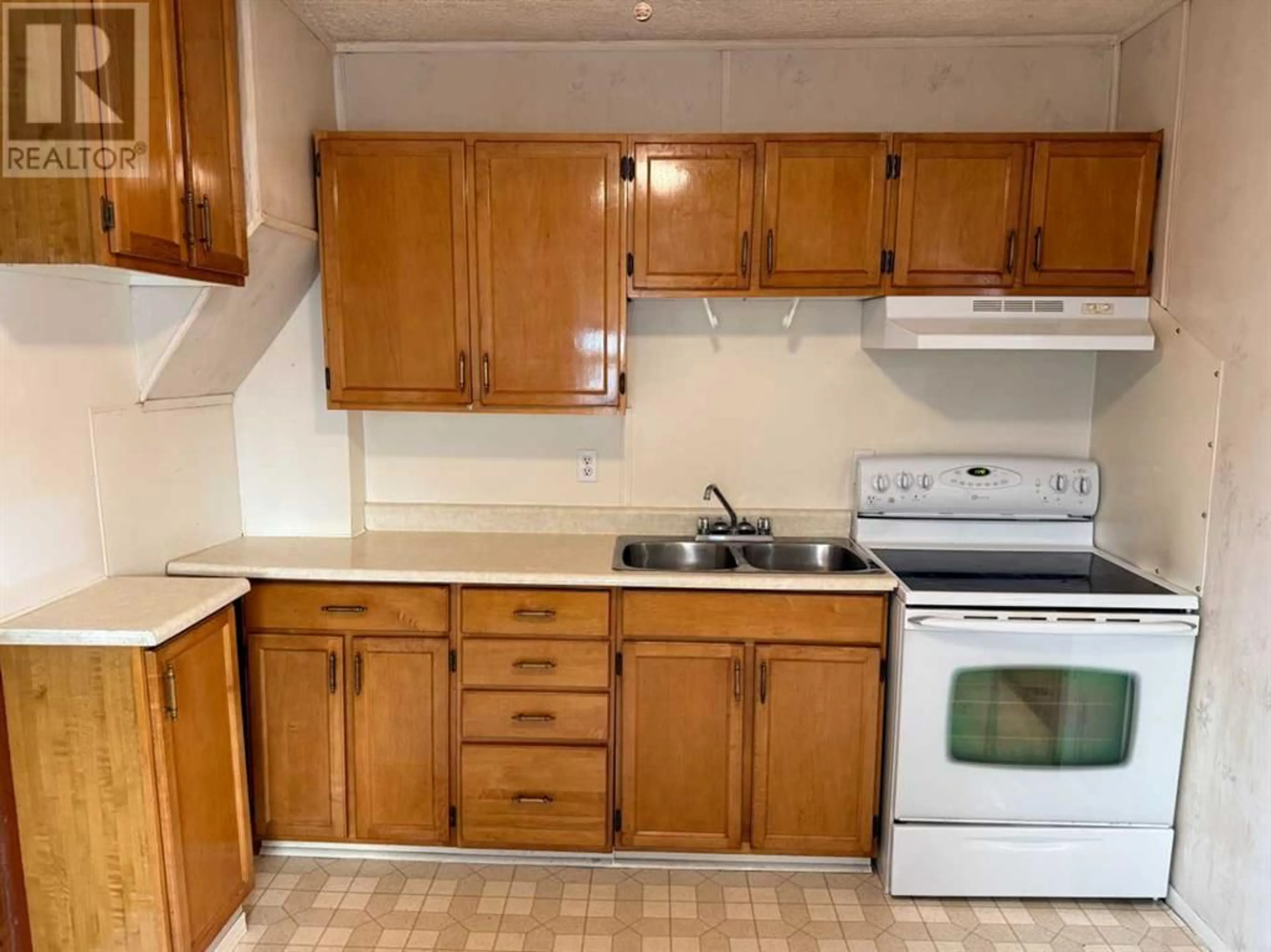 Standard kitchen, unknown for 5130 50 AVENUE, Berwyn Alberta T0H0E0