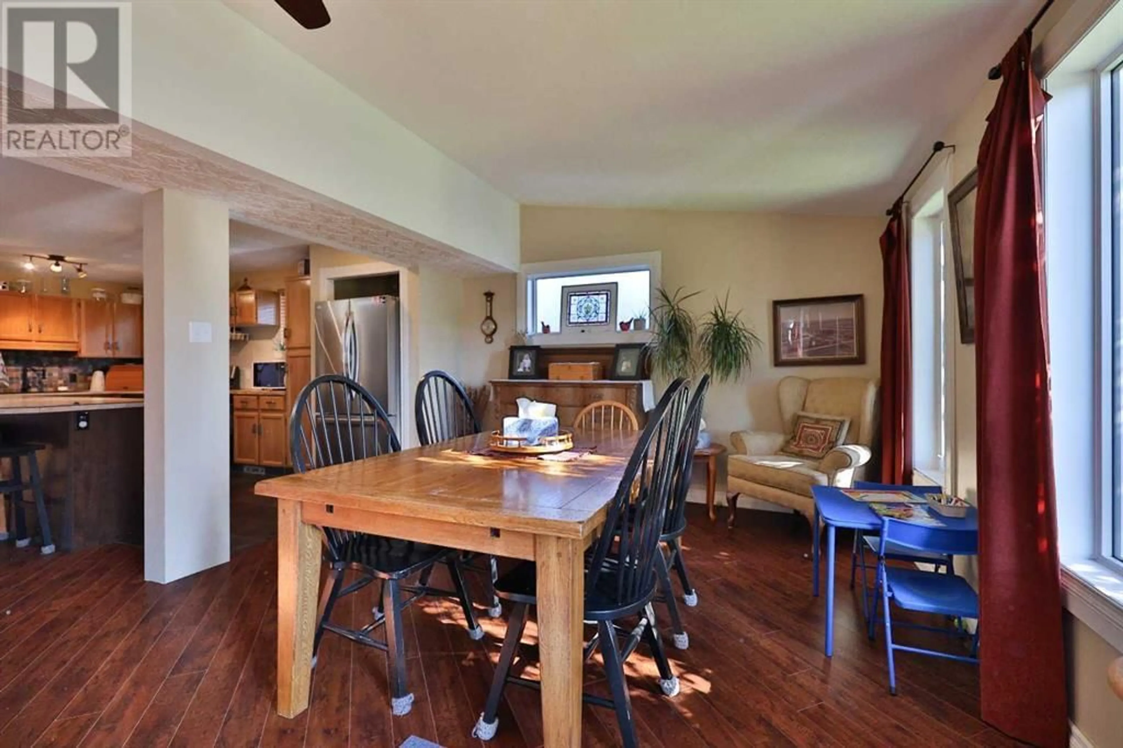 Dining room, wood/laminate floor for 854 3 STREET WEST, Cardston Alberta T0K0K0