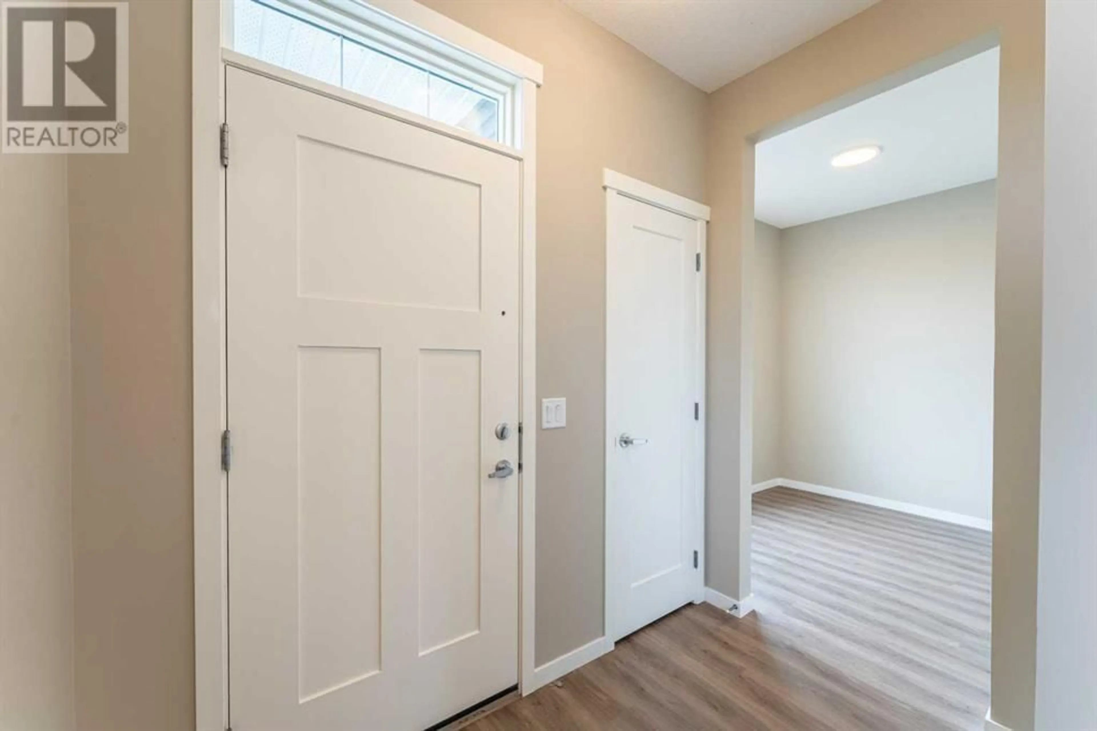 Indoor entryway for 121 HOTCHKISS WAY SOUTHEAST, Calgary Alberta T3S0G3