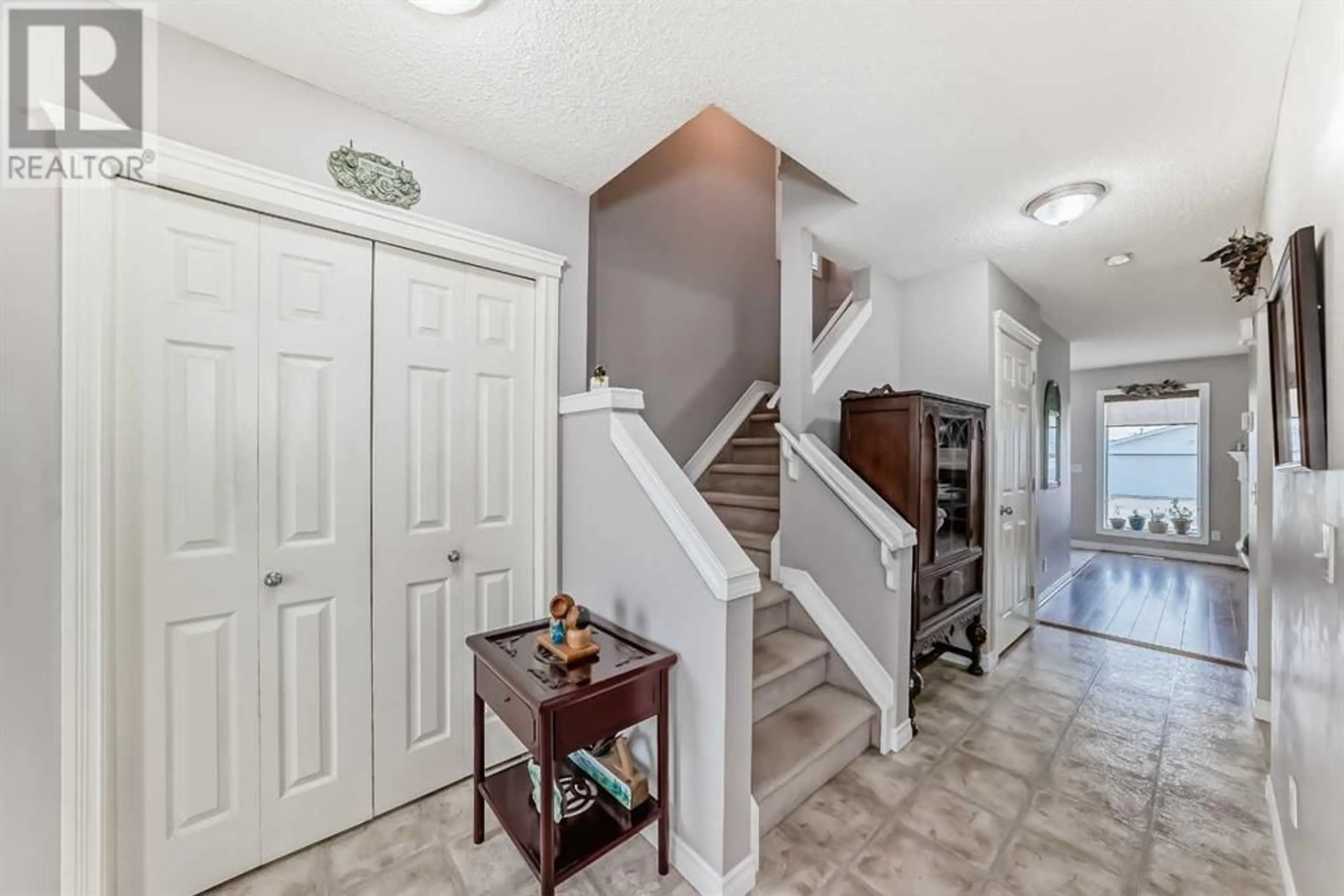 Indoor entryway for 369 TARADALE DRIVE NORTHEAST, Calgary Alberta T3J4S2