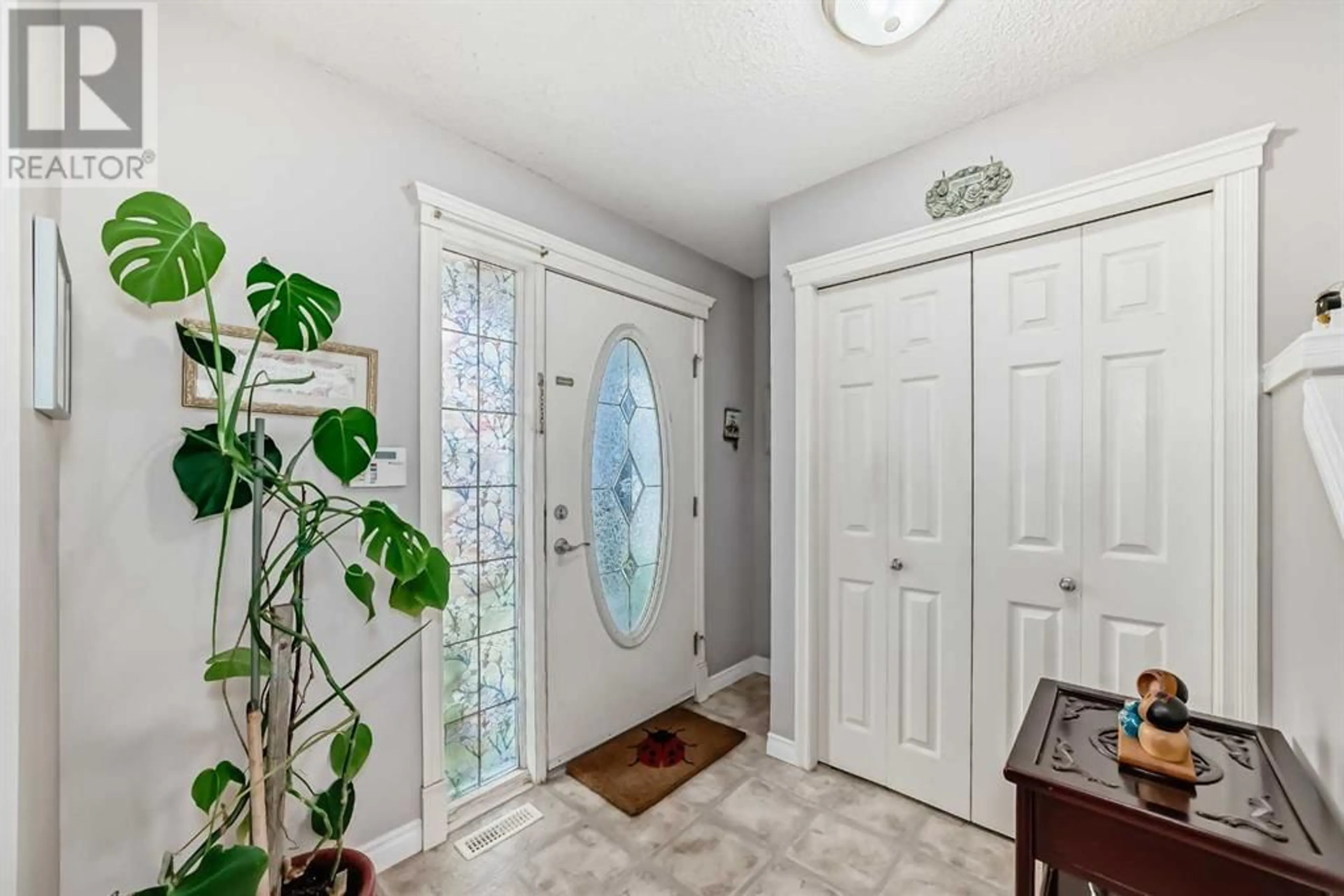 Indoor entryway for 369 TARADALE DRIVE NORTHEAST, Calgary Alberta T3J4S2