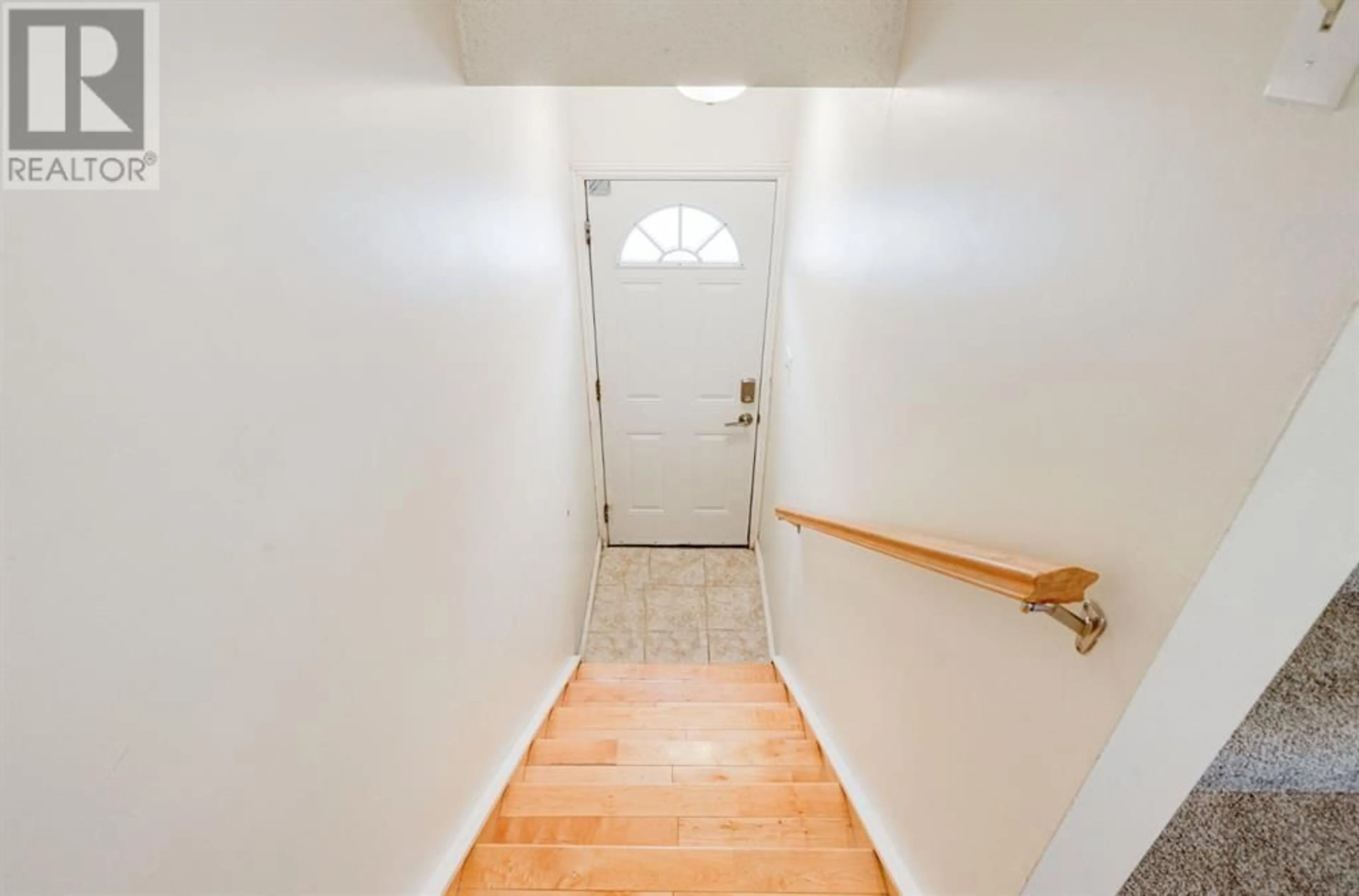Indoor entryway for 8112 36 AVENUE NORTHWEST, Calgary Alberta T3B3P3