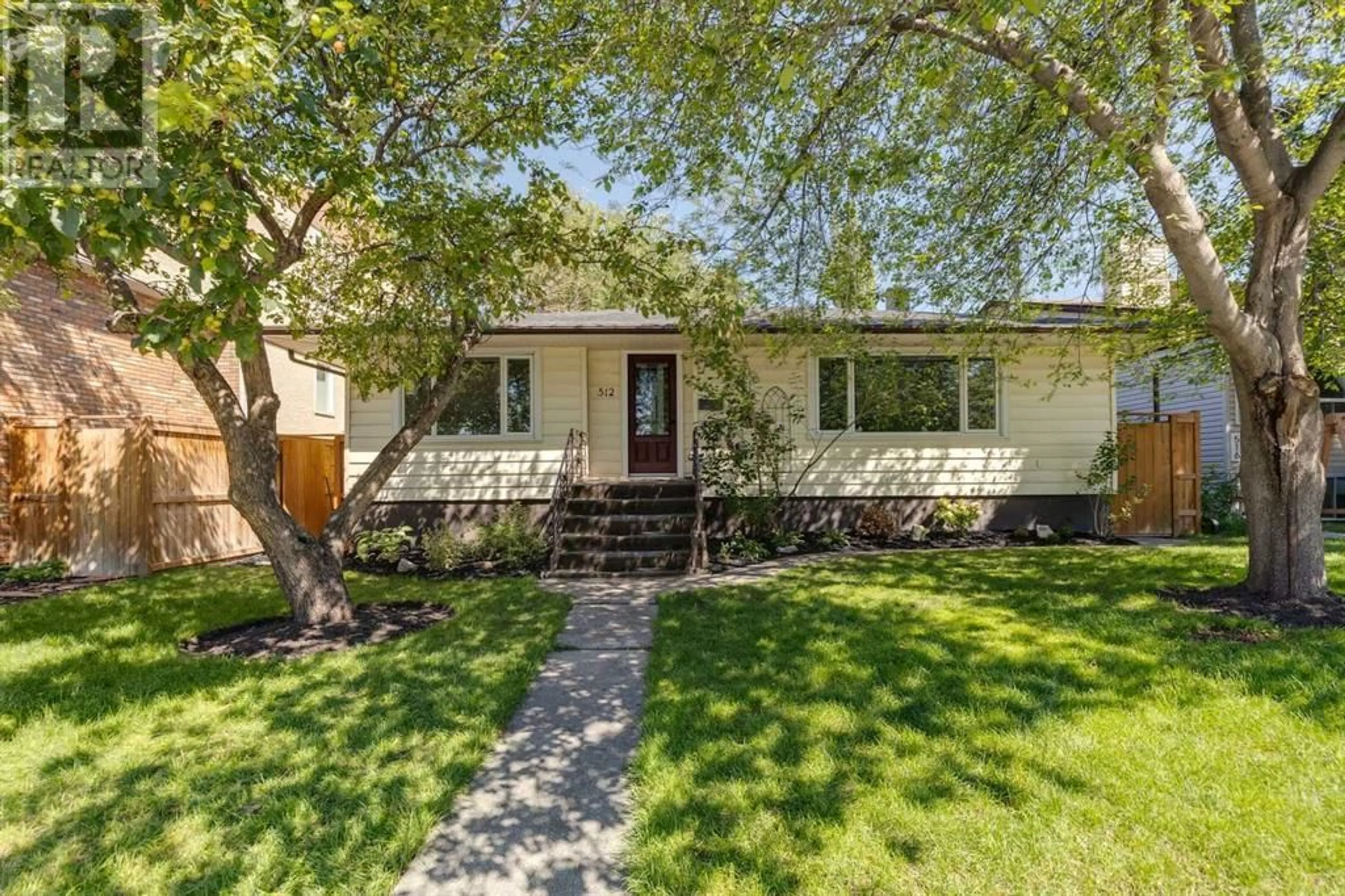 Home with vinyl exterior material, street for 512 21 AVENUE NORTHEAST, Calgary Alberta T2E1S8