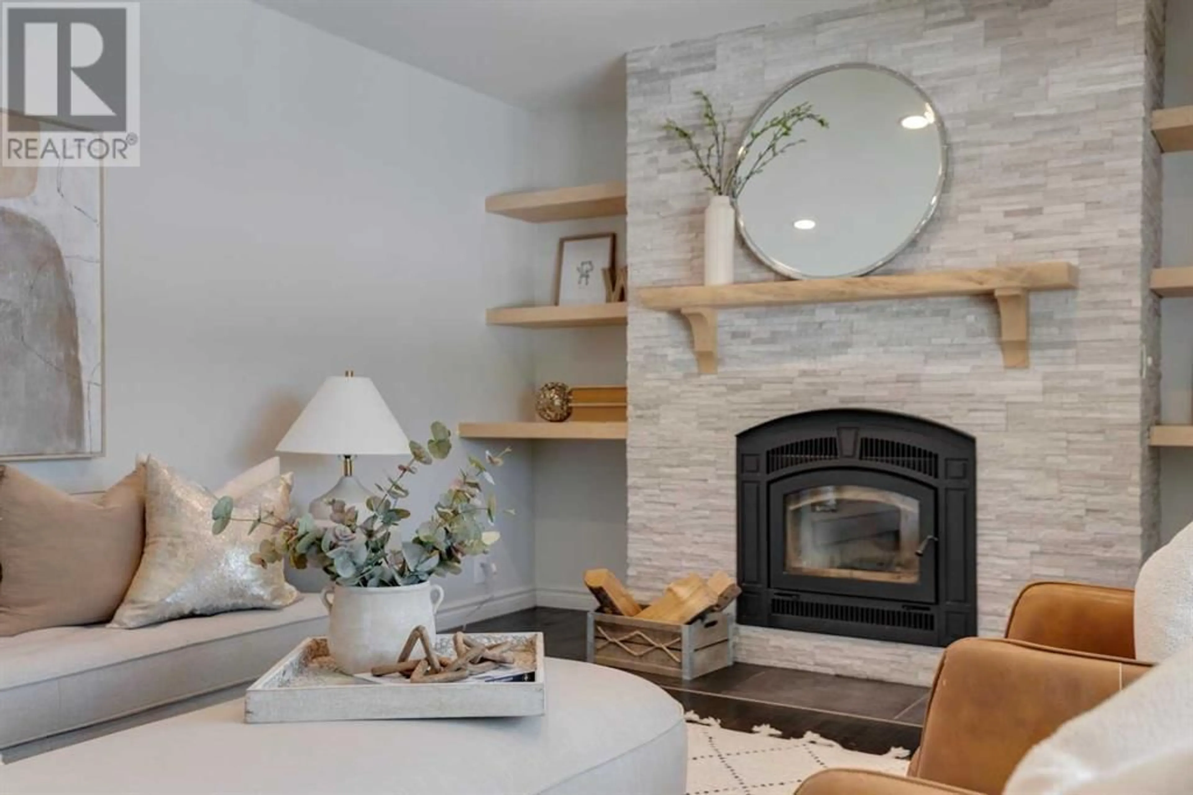 Living room with furniture, unknown for 512 21 AVENUE NORTHEAST, Calgary Alberta T2E1S8