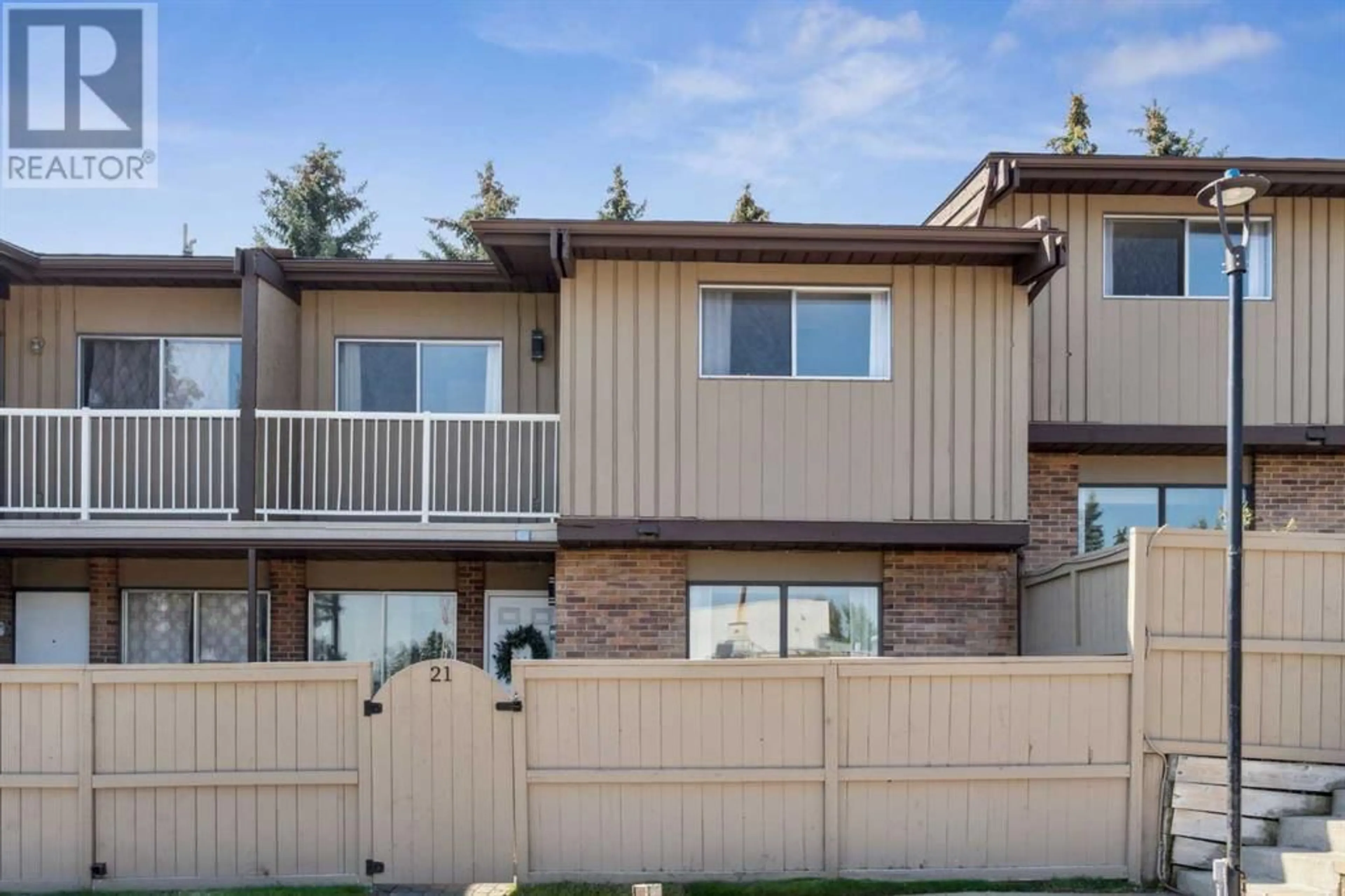 Home with vinyl exterior material, unknown for 1055 72 AVENUE NORTHWEST, Calgary Alberta T2K5S4
