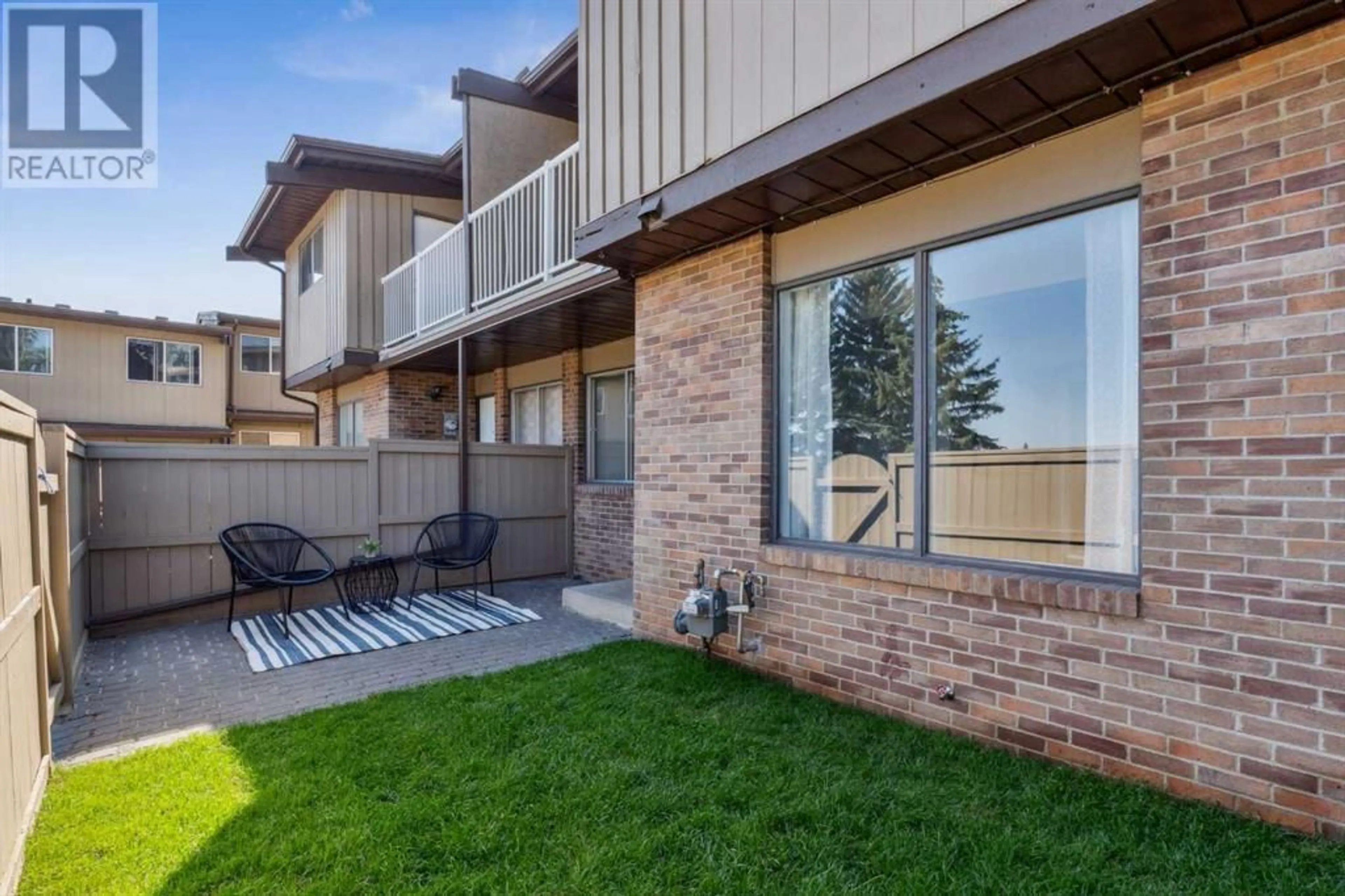 Patio, unknown for 1055 72 AVENUE NORTHWEST, Calgary Alberta T2K5S4