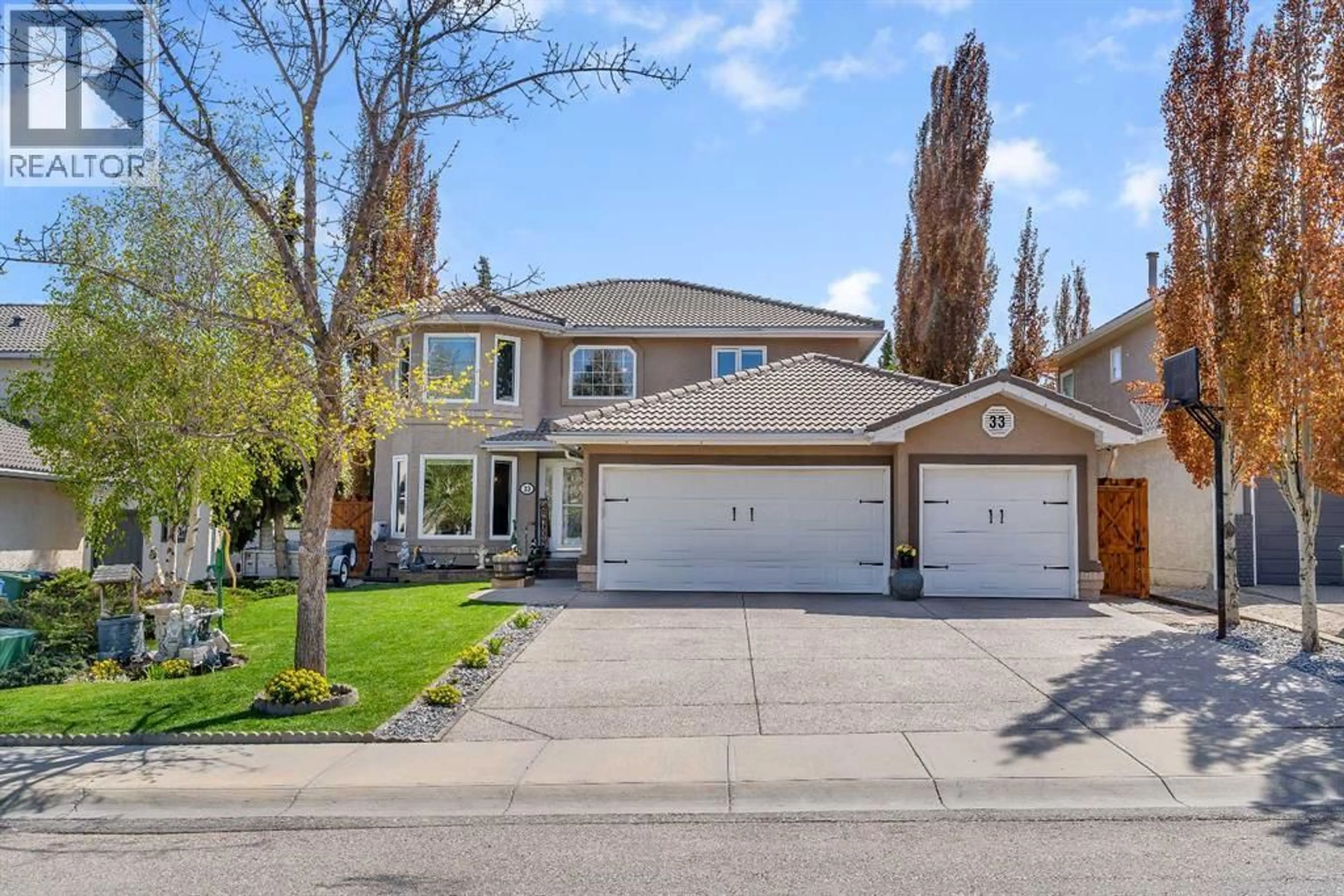 Home with vinyl exterior material, street for 33 EDGEVALLEY WAY NORTHWEST, Calgary Alberta T3A4X7
