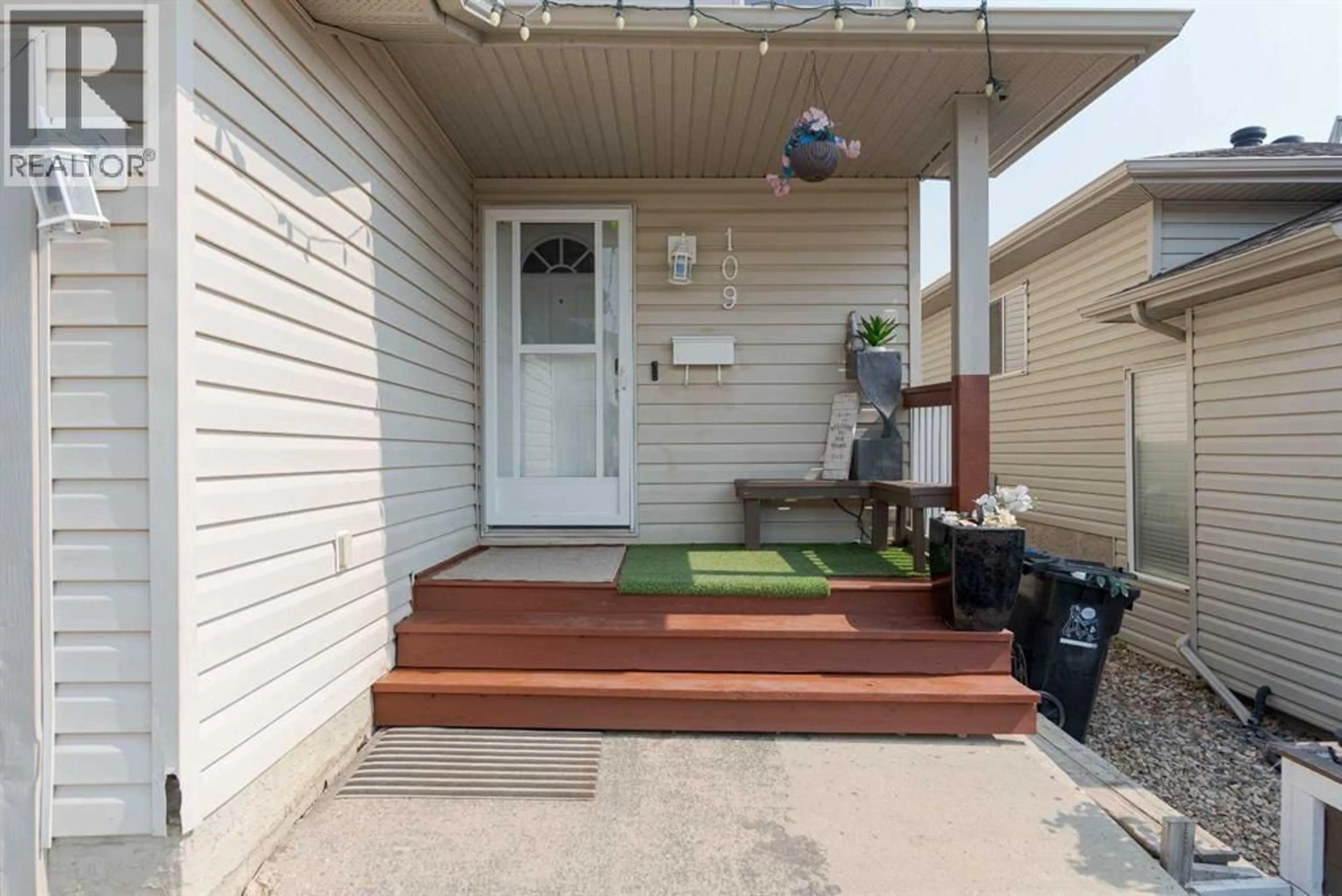 Indoor entryway for 109 KODIAK CRESCENT, Fort McMurray Alberta T9K2L8