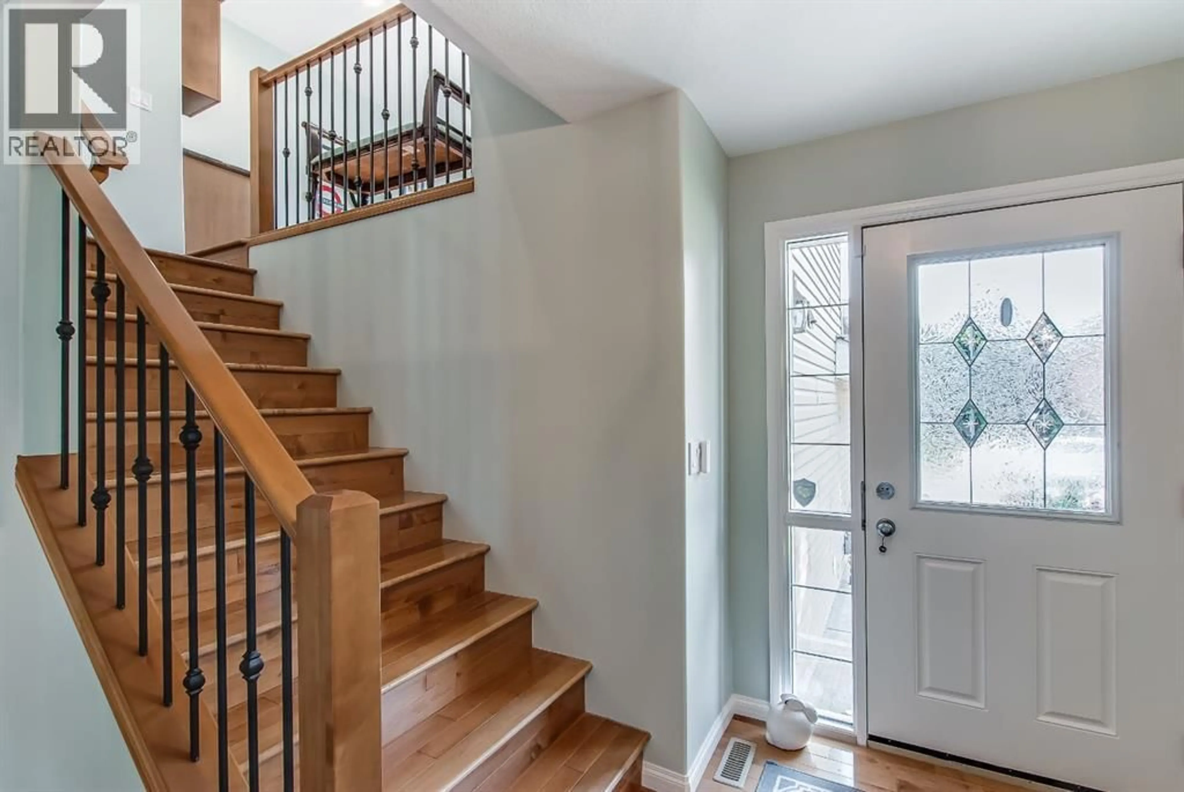 Indoor entryway for 136 PRESTON AVENUE NORTHEAST, Medicine Hat Alberta T1C0E6