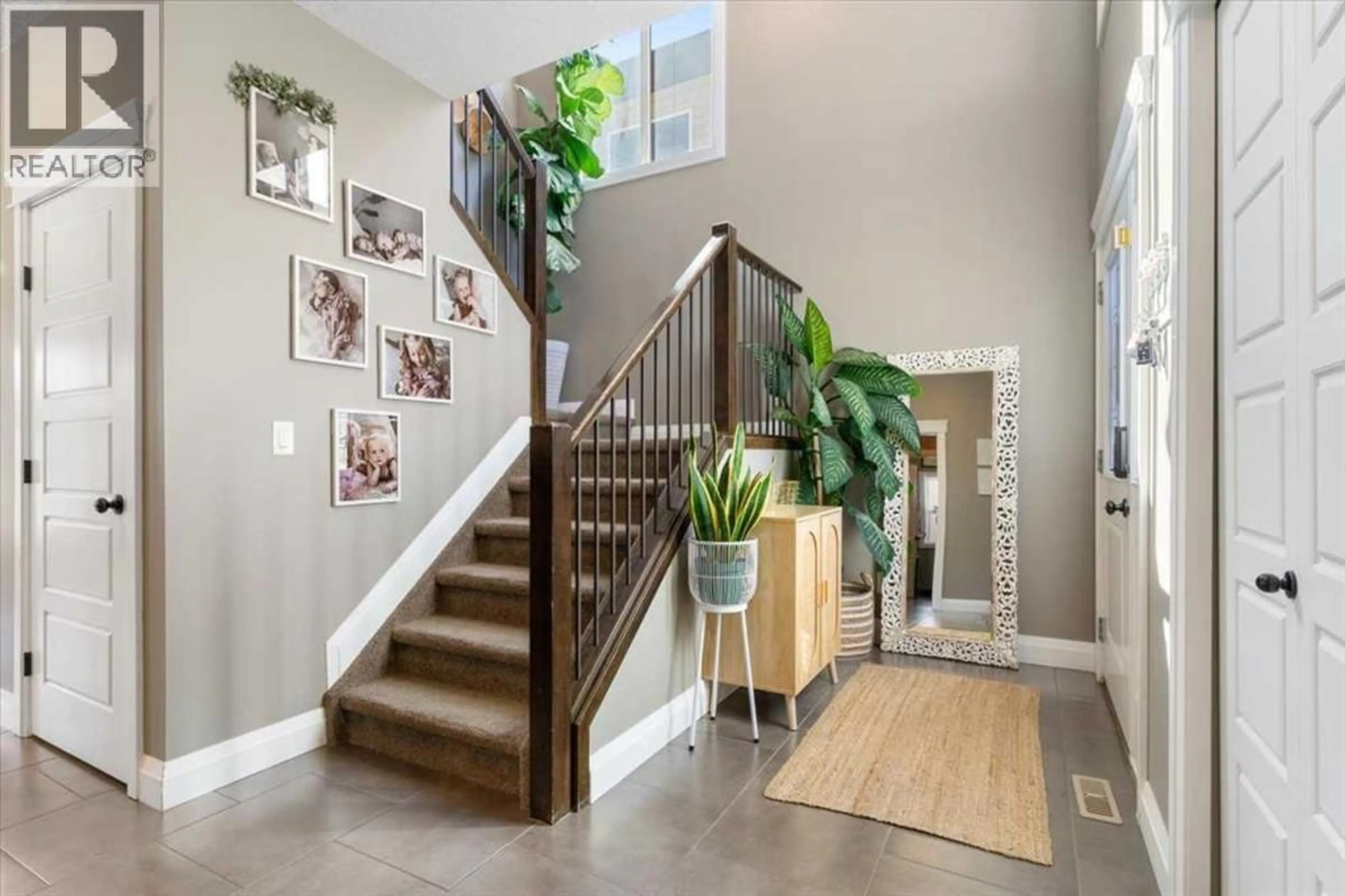 Indoor entryway for 7109 87B STREET, Grande Prairie Alberta T8X0K5