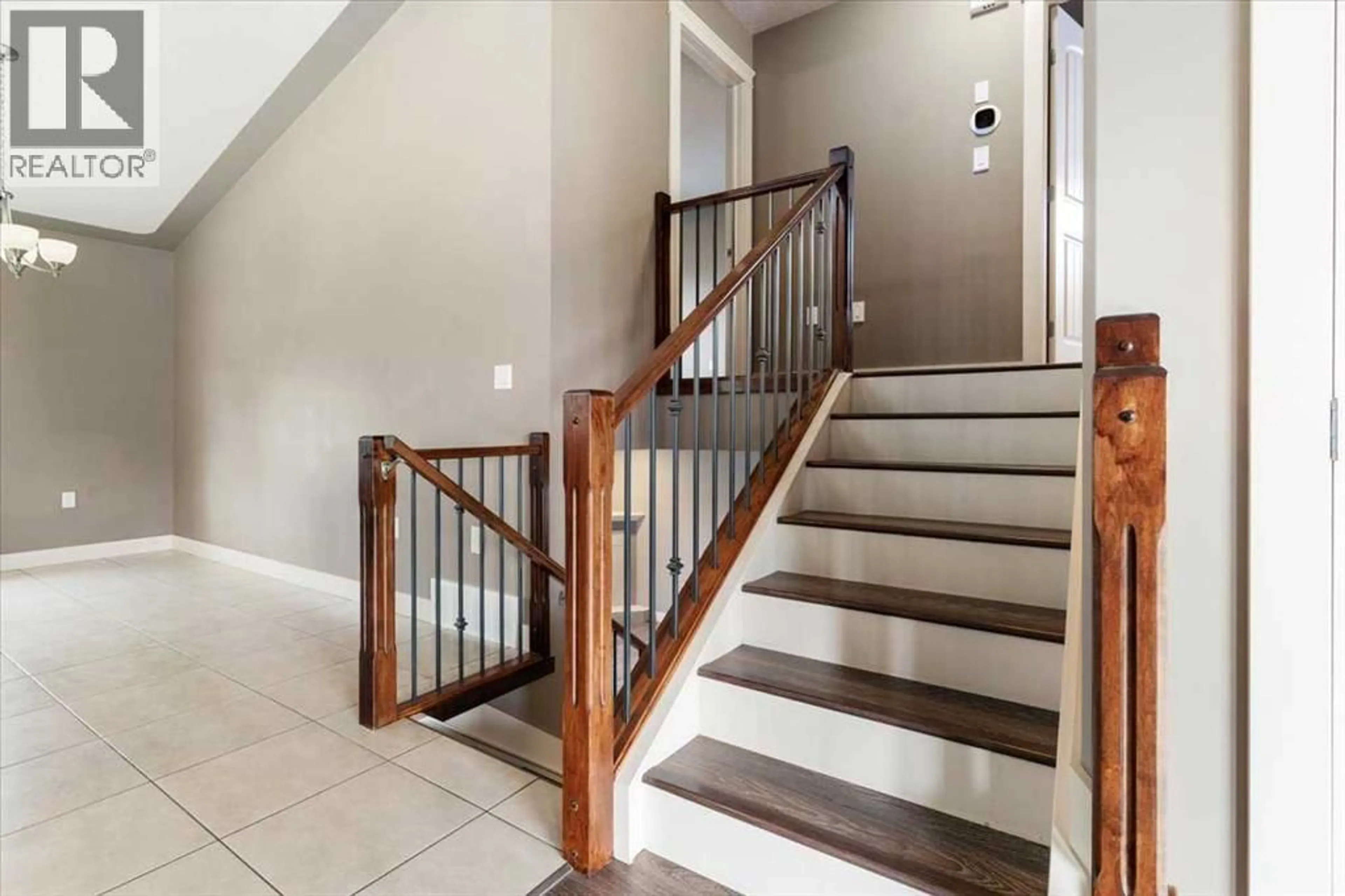Stairs for 11482 69 AVENUE, Grande Prairie Alberta T8W0E7