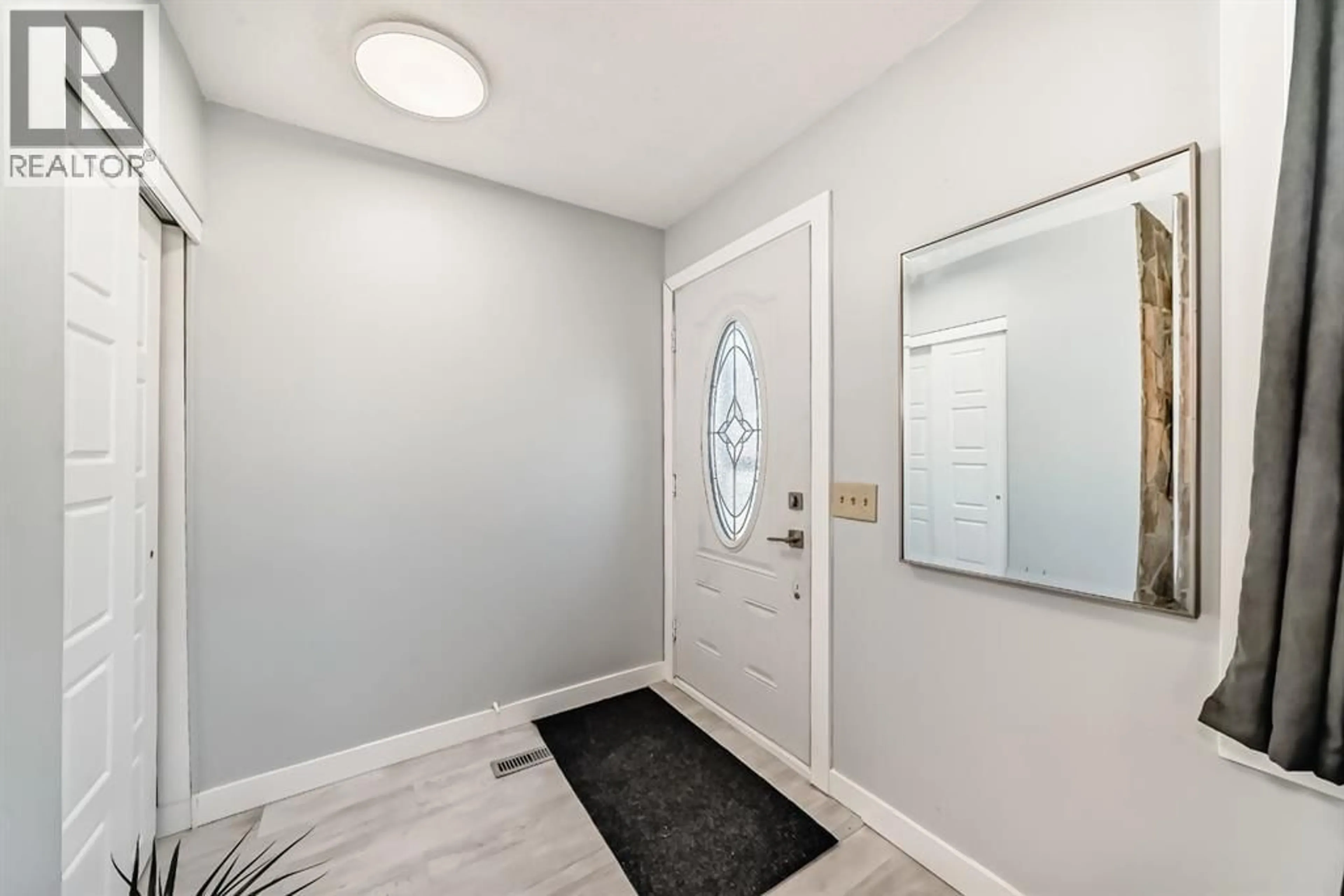 Indoor entryway for 948 RUNDLECAIRN WAY NORTHEAST, Calgary Alberta T1Y2X2