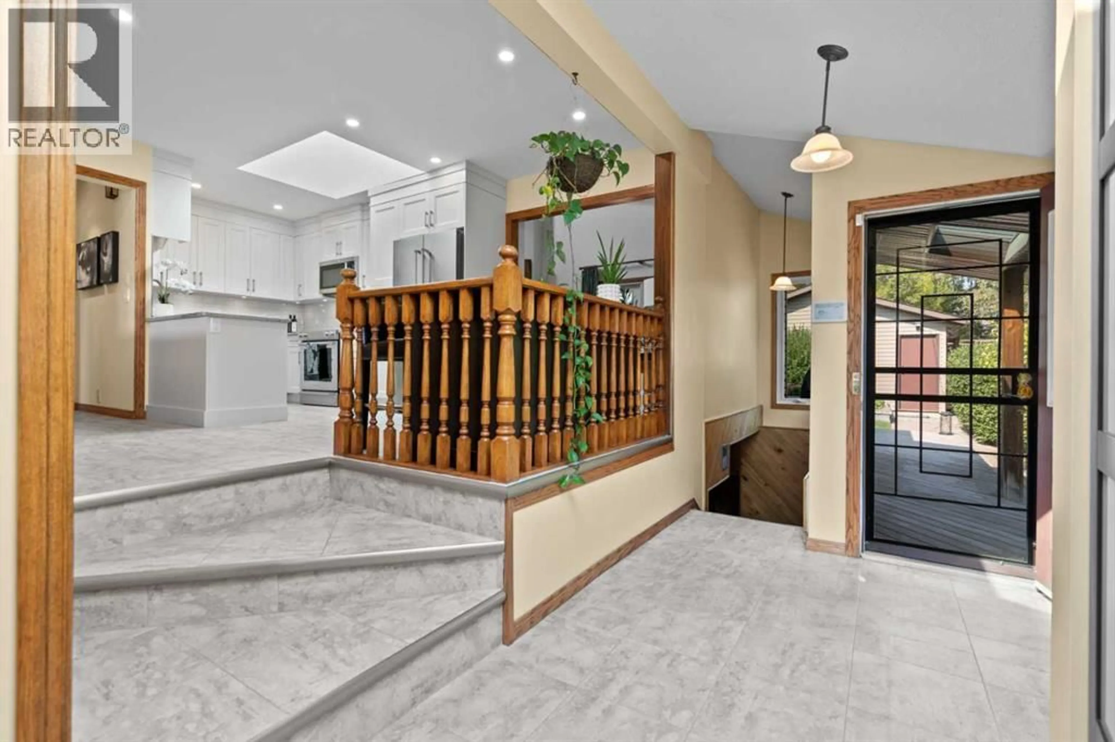 Unknown for 2224 24 AVENUE NORTHWEST, Calgary Alberta T2M1Z7