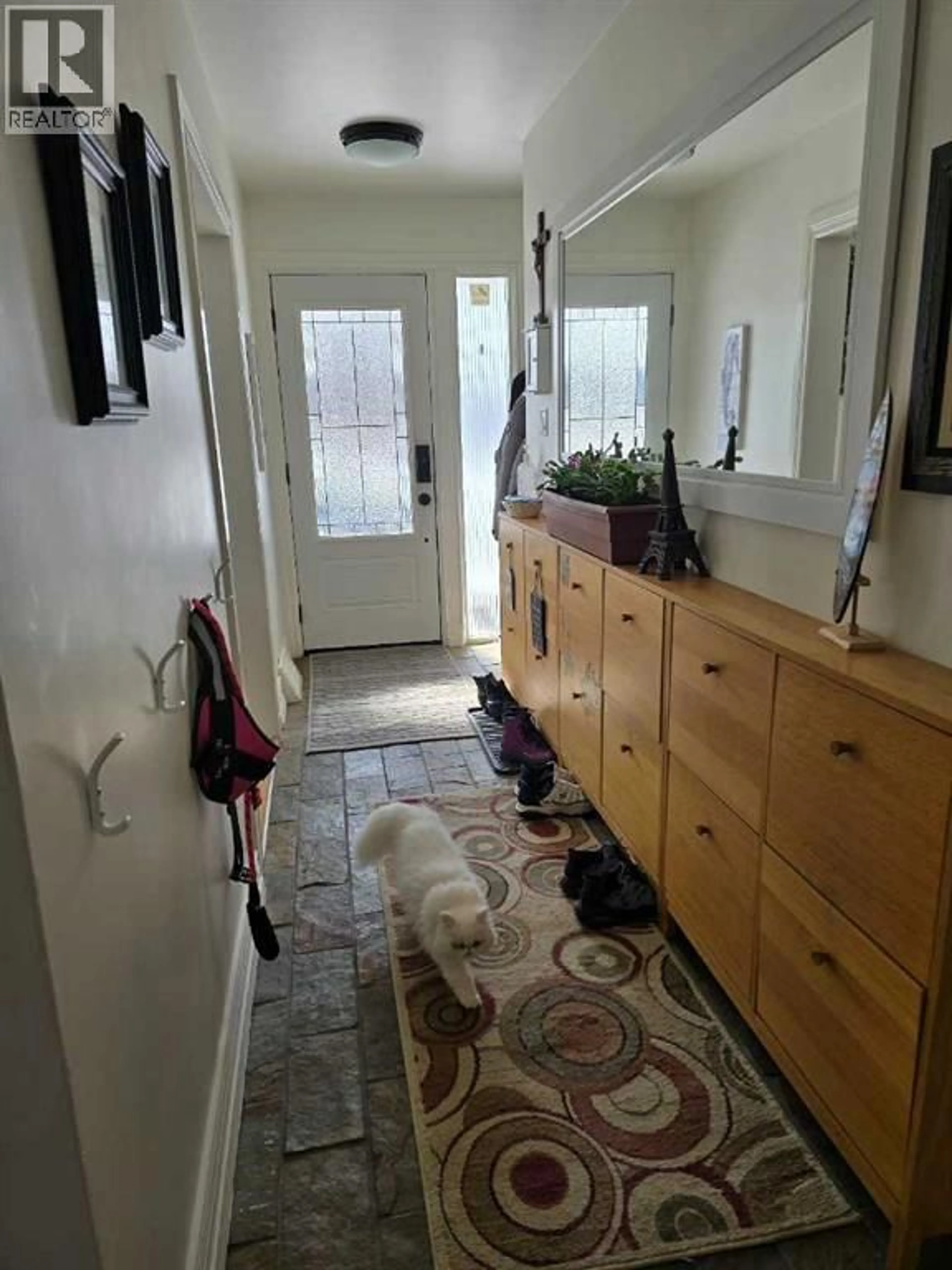 Indoor entryway for 9826 104 AVENUE, Grande Prairie Alberta T8V1E8