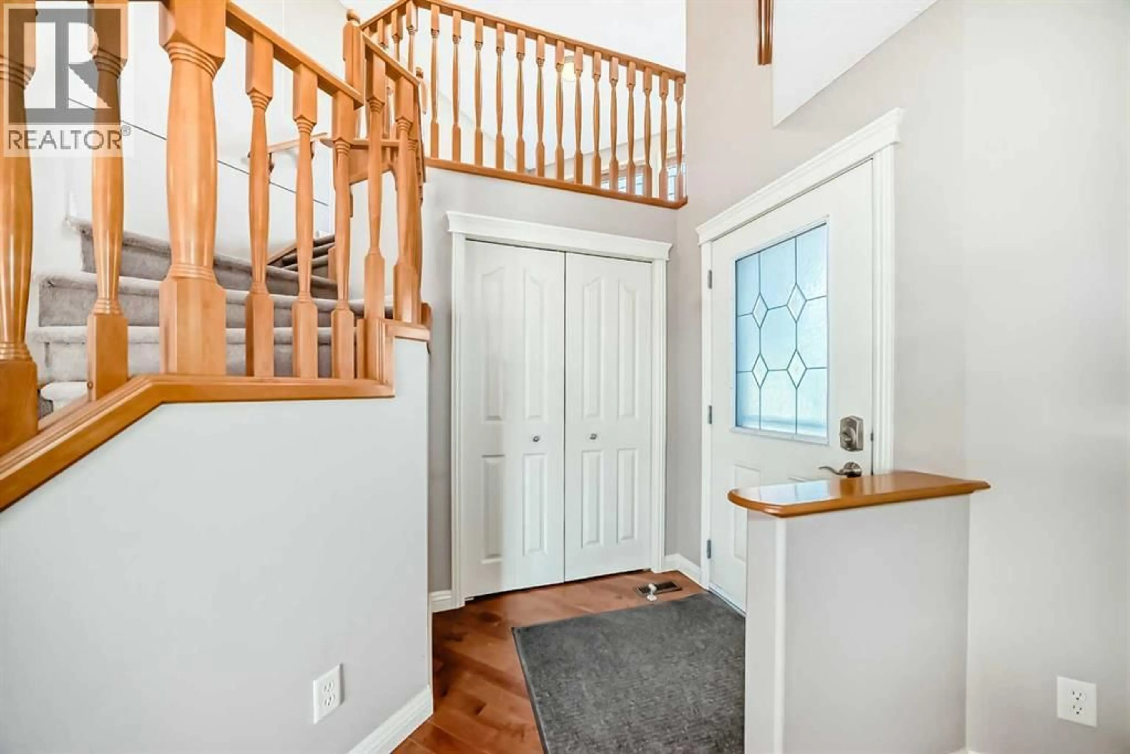 Indoor entryway for 130 PANAMOUNT VIEW NORTHWEST, Calgary Alberta T3K0A8