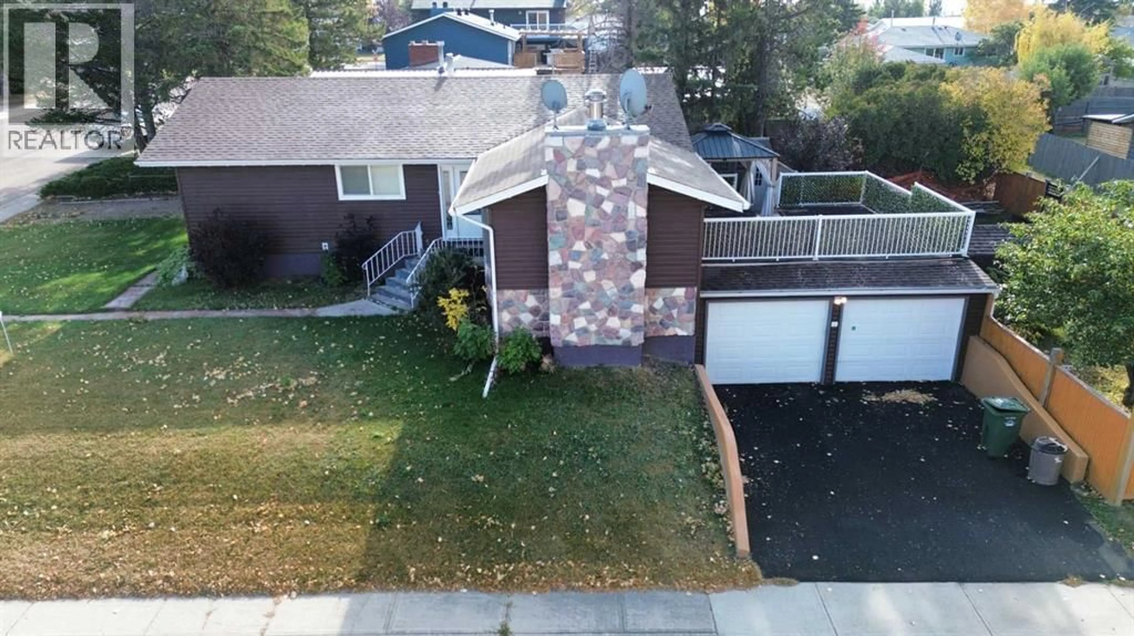A pic from outside/outdoor area/front of a property/back of a property/a pic from drone, street for 5015 35 STREET, Innisfail Alberta T4G1H5