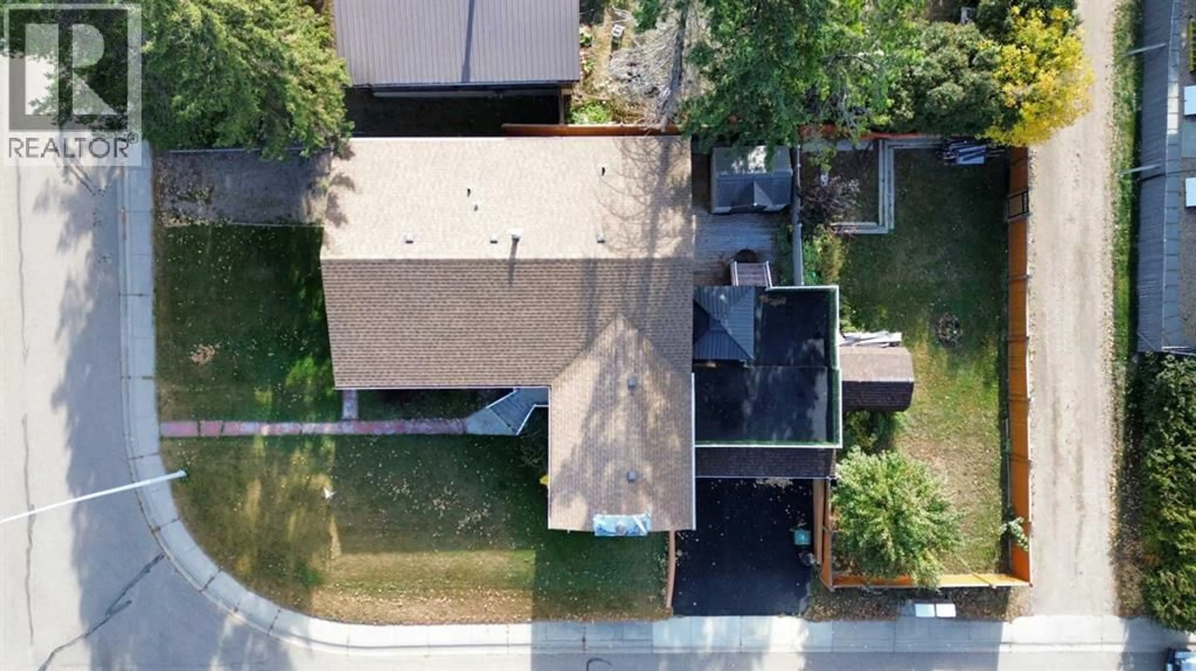 A pic from outside/outdoor area/front of a property/back of a property/a pic from drone, street for 5015 35 STREET, Innisfail Alberta T4G1H5