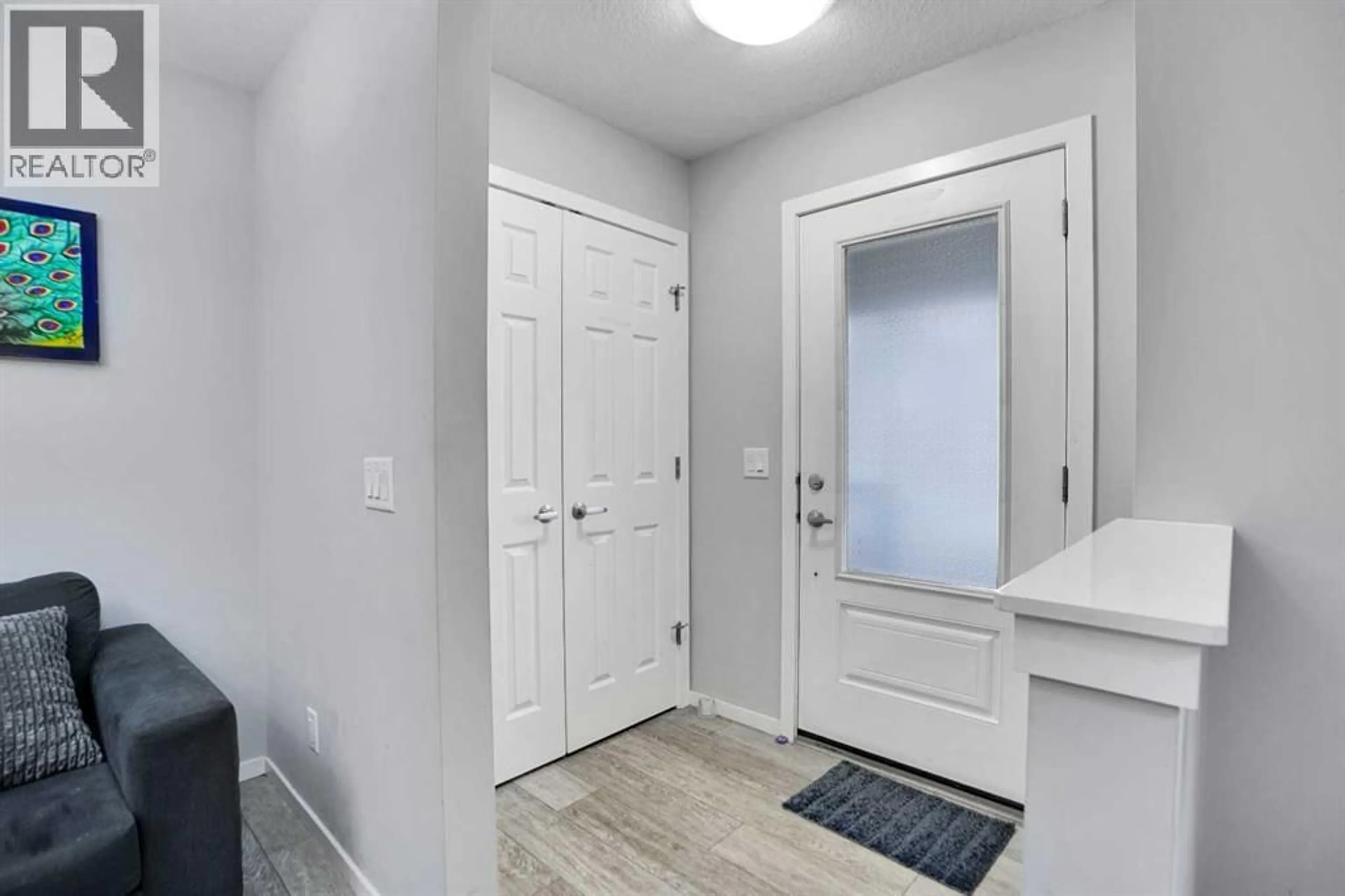 Indoor entryway for 158 CITYSIDE GROVE NORTHEAST, Calgary Alberta T3N1C9