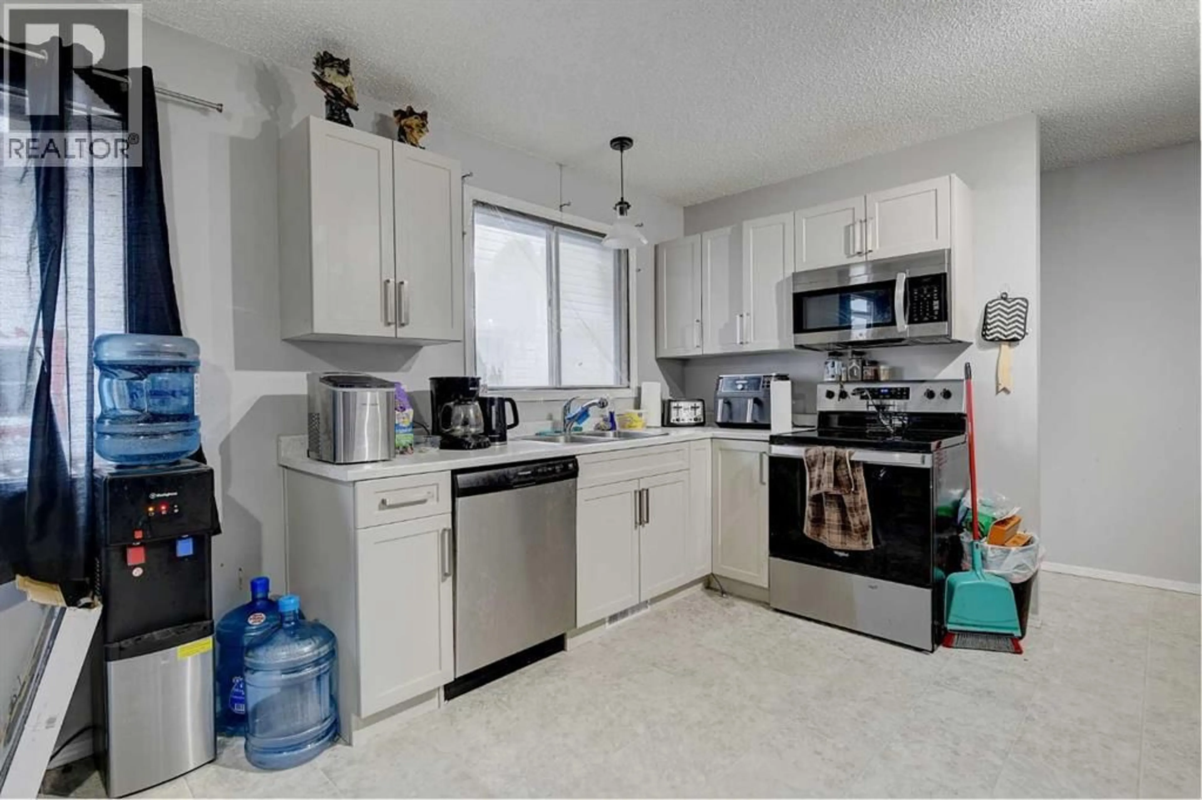Standard kitchen, ceramic/tile floor for 9401 122 AVENUE, Grande Prairie Alberta T8V5V6
