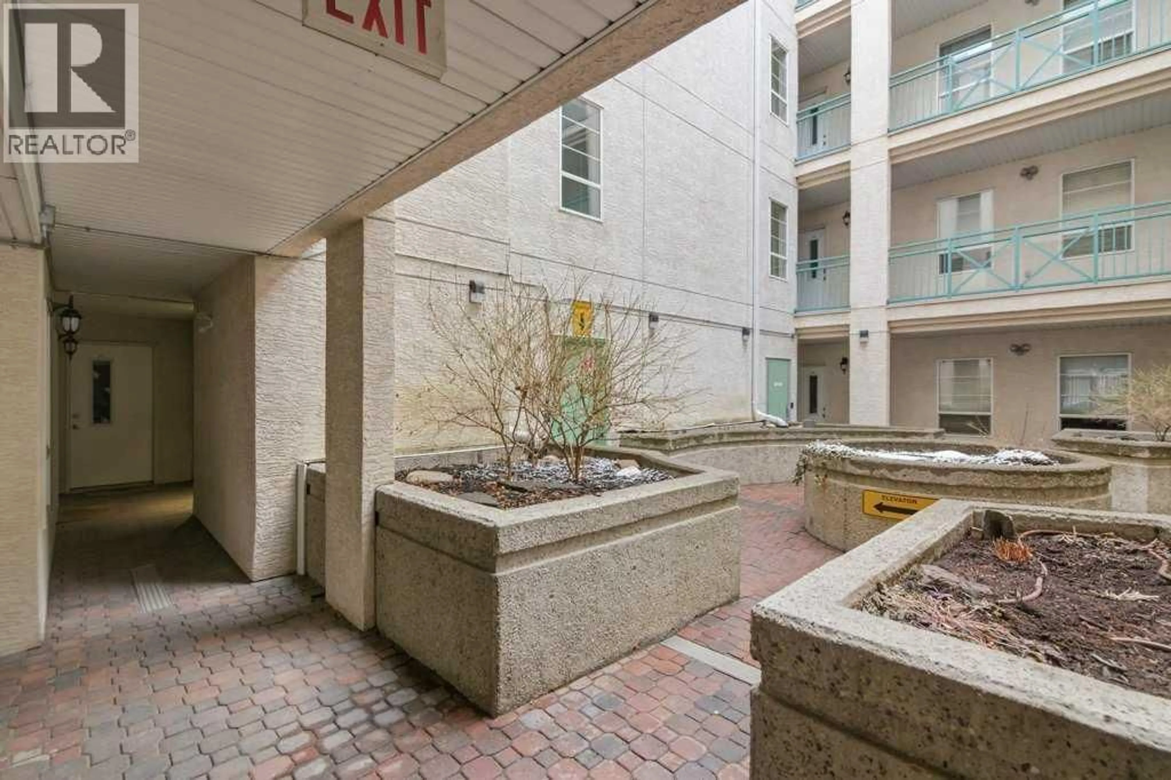 Patio, street for 1235 13 AVENUE SOUTHWEST, Calgary Alberta T3C0T2