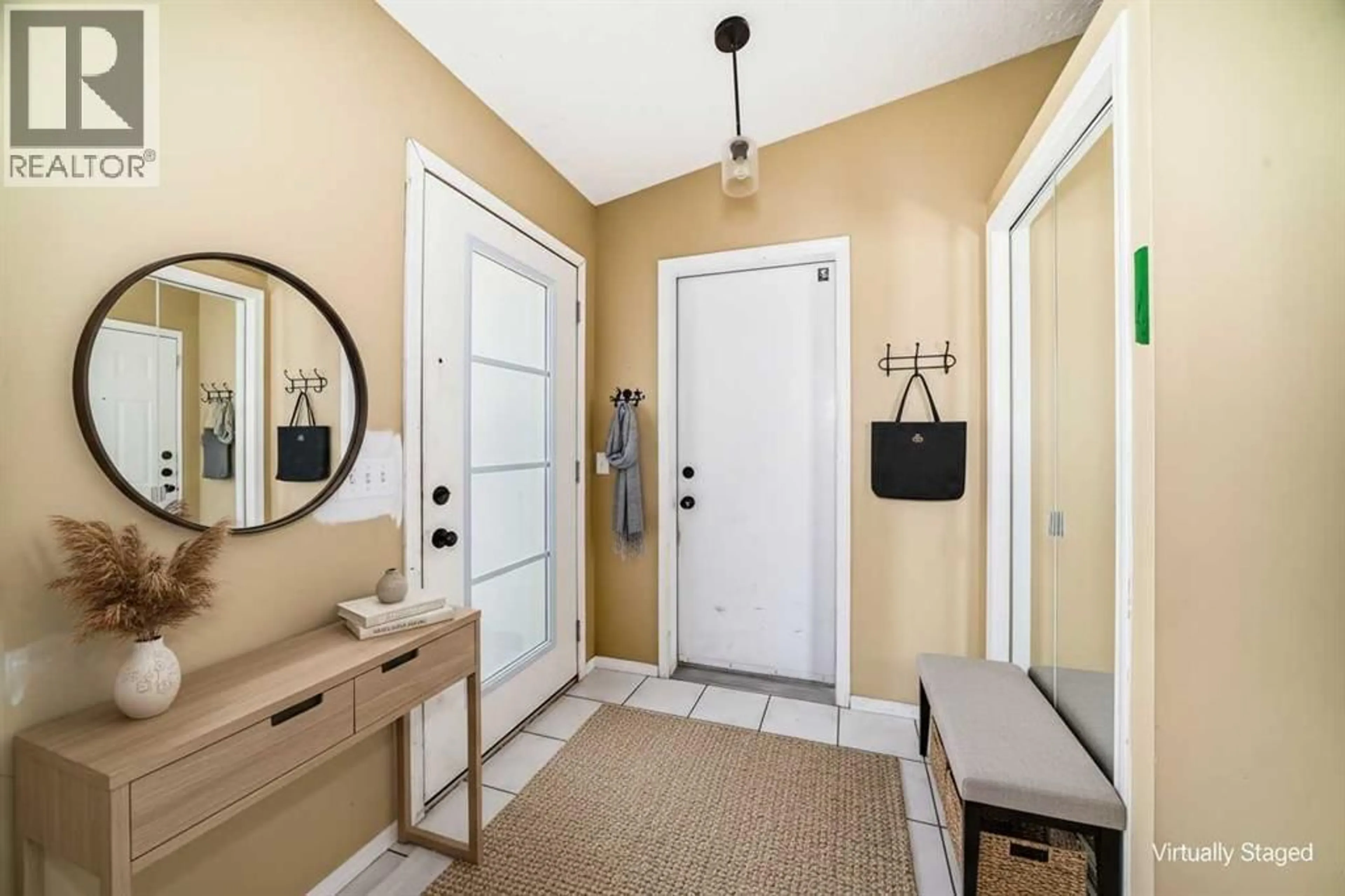 Indoor entryway for 50 GREEN MEADOW DRIVE, Strathmore Alberta T1P1H2