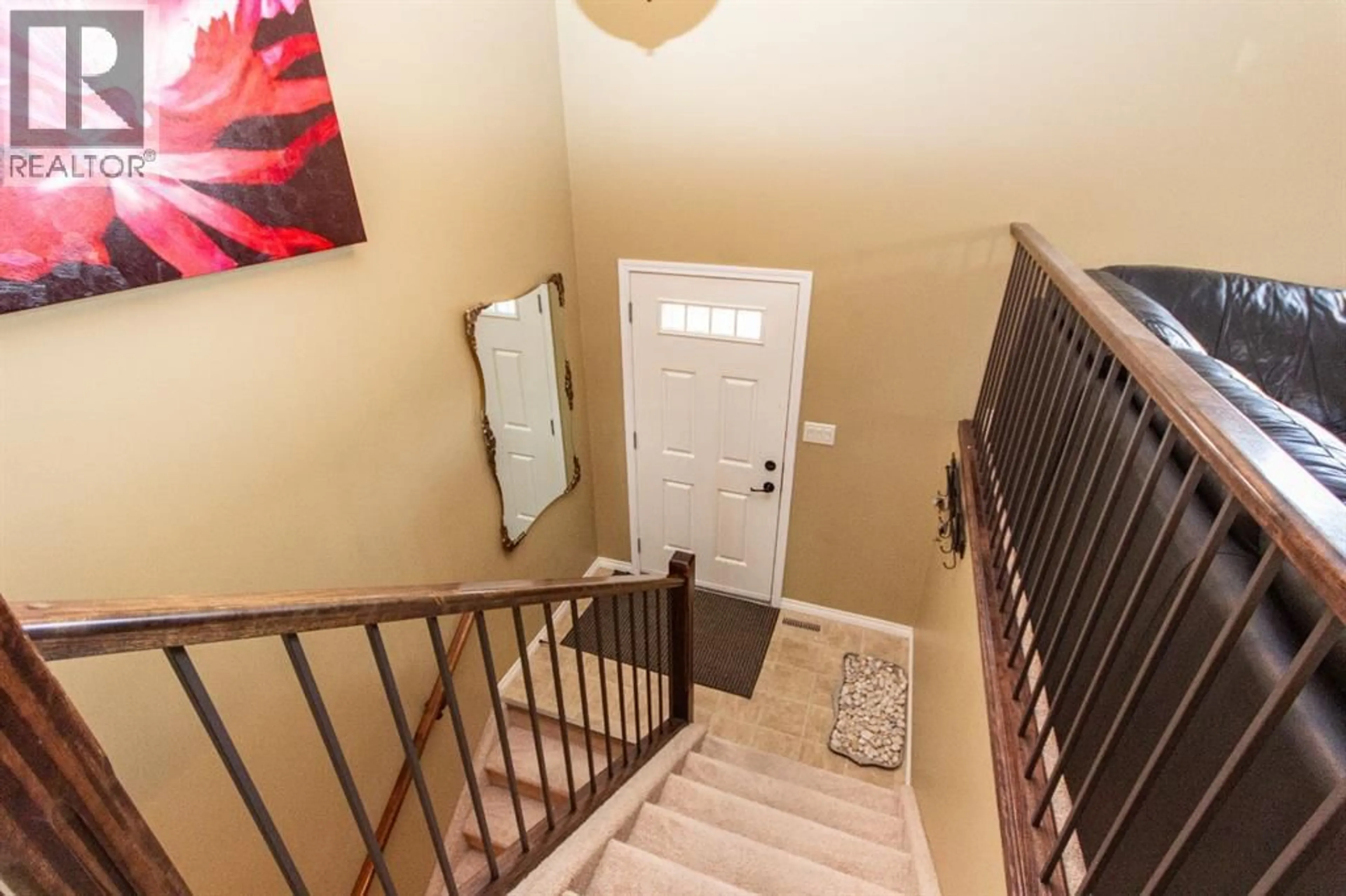 Indoor entryway for 114 REDWOOD BOULEVARD, Springbrook Alberta T4S0J5