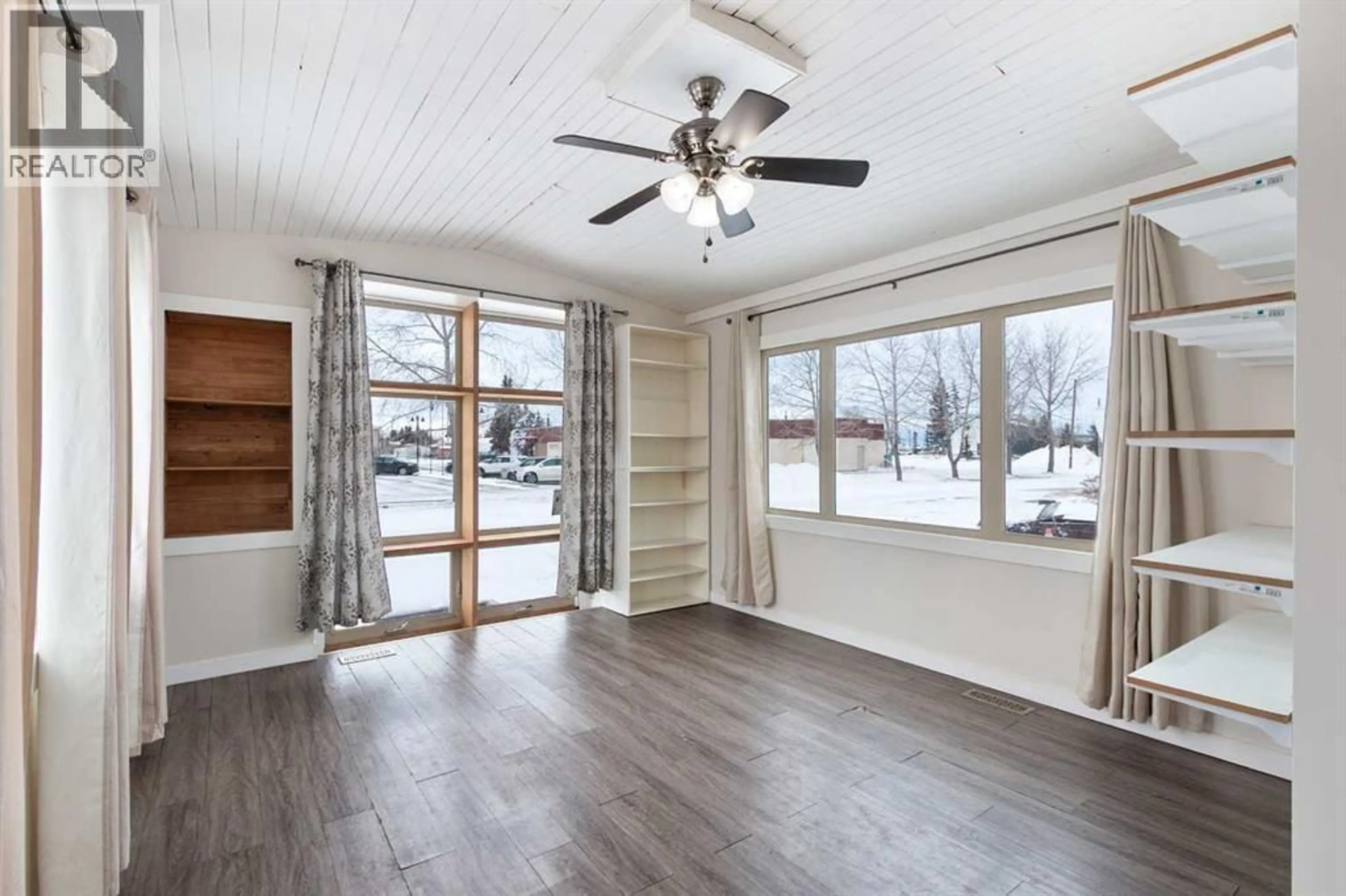 Indoor entryway for 1 PARK AVENUE, Carstairs Alberta T0M0N0