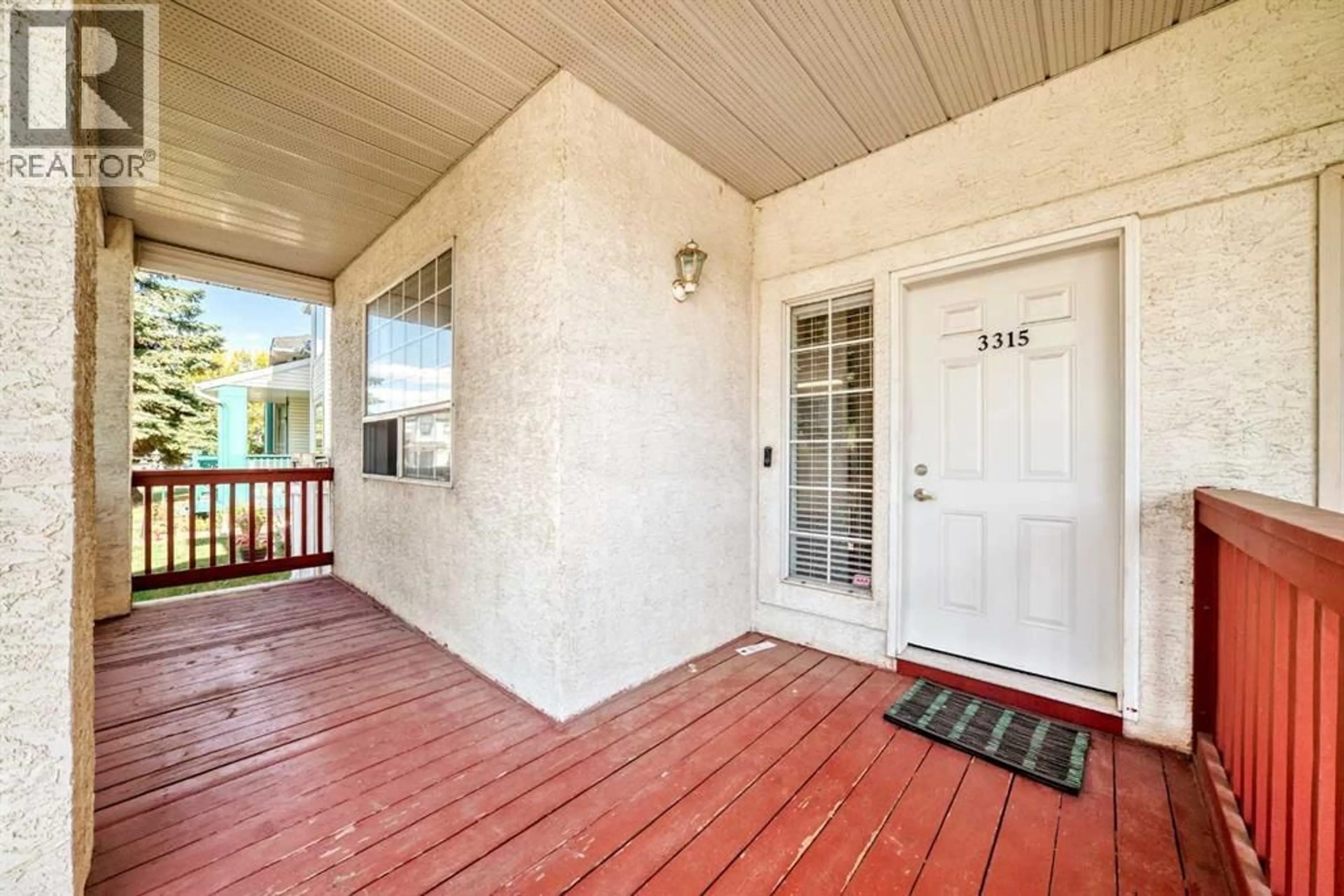 Indoor entryway for 3315 CATALINA BOULEVARD NORTHEAST, Calgary Alberta T1Y6T8