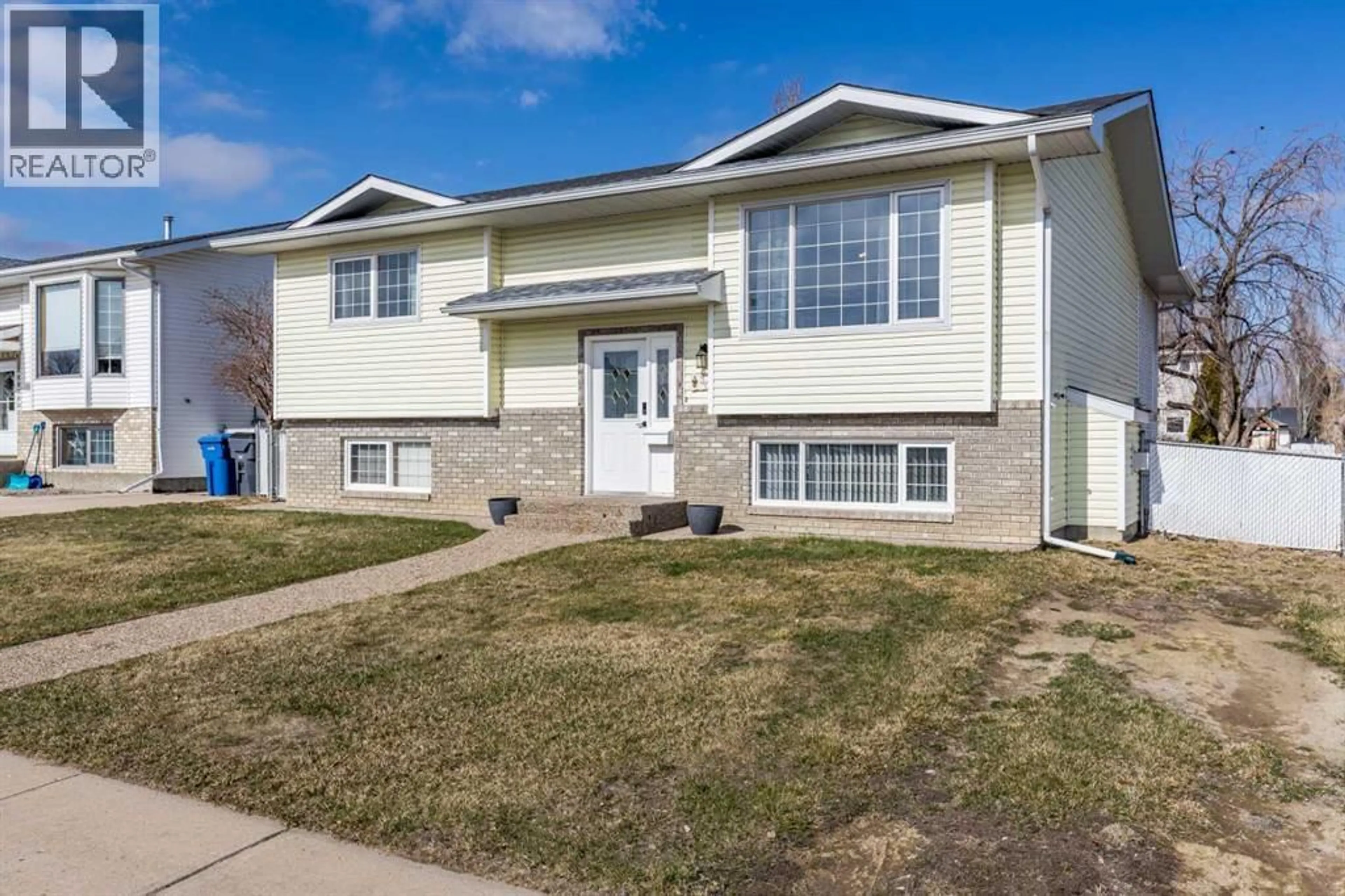 Home with vinyl exterior material, street for 30 SAGE CLOSE SOUTHEAST, Medicine Hat Alberta T1B4H7