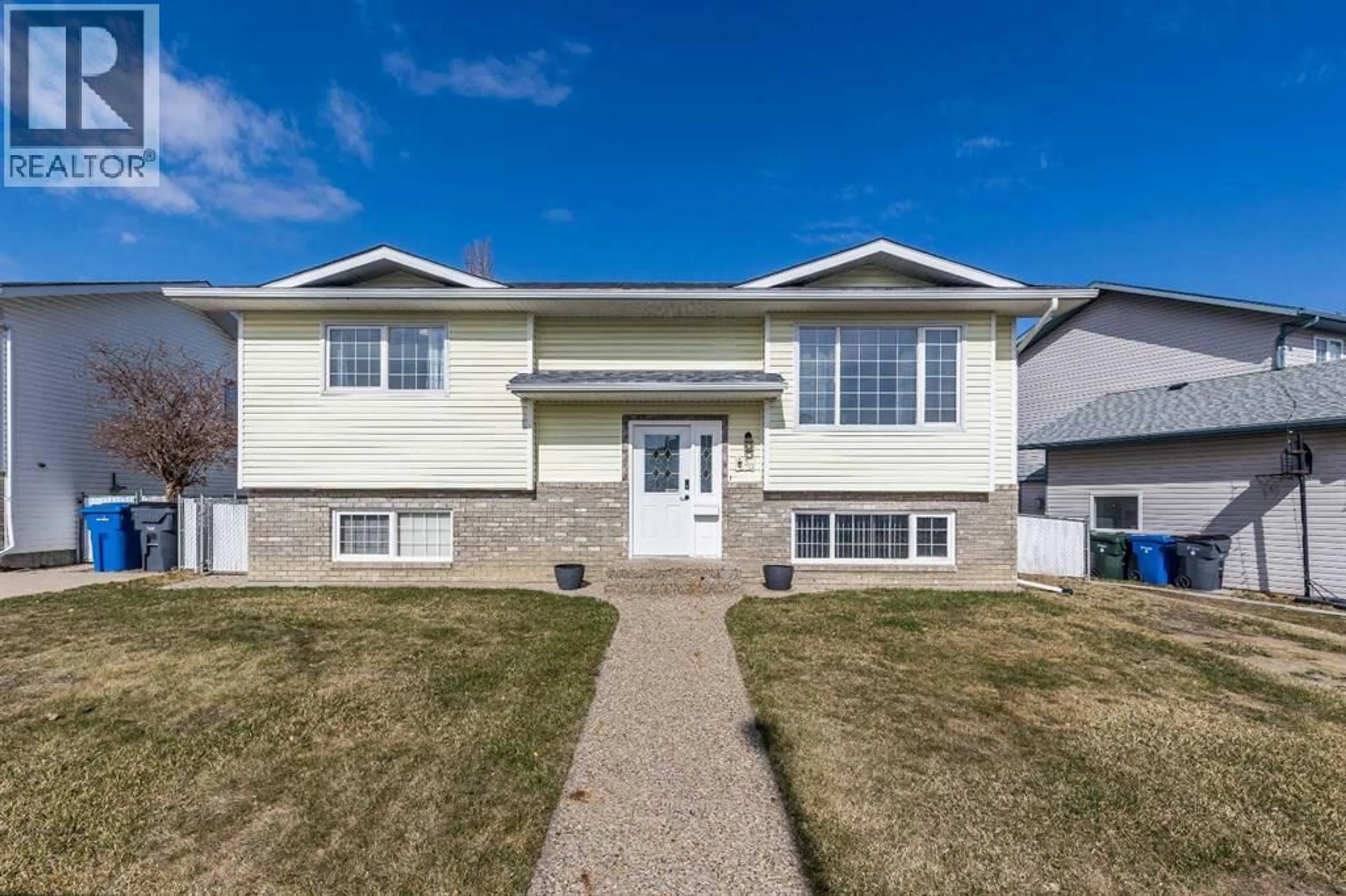 Home with vinyl exterior material, street for 30 SAGE CLOSE SOUTHEAST, Medicine Hat Alberta T1B4H7