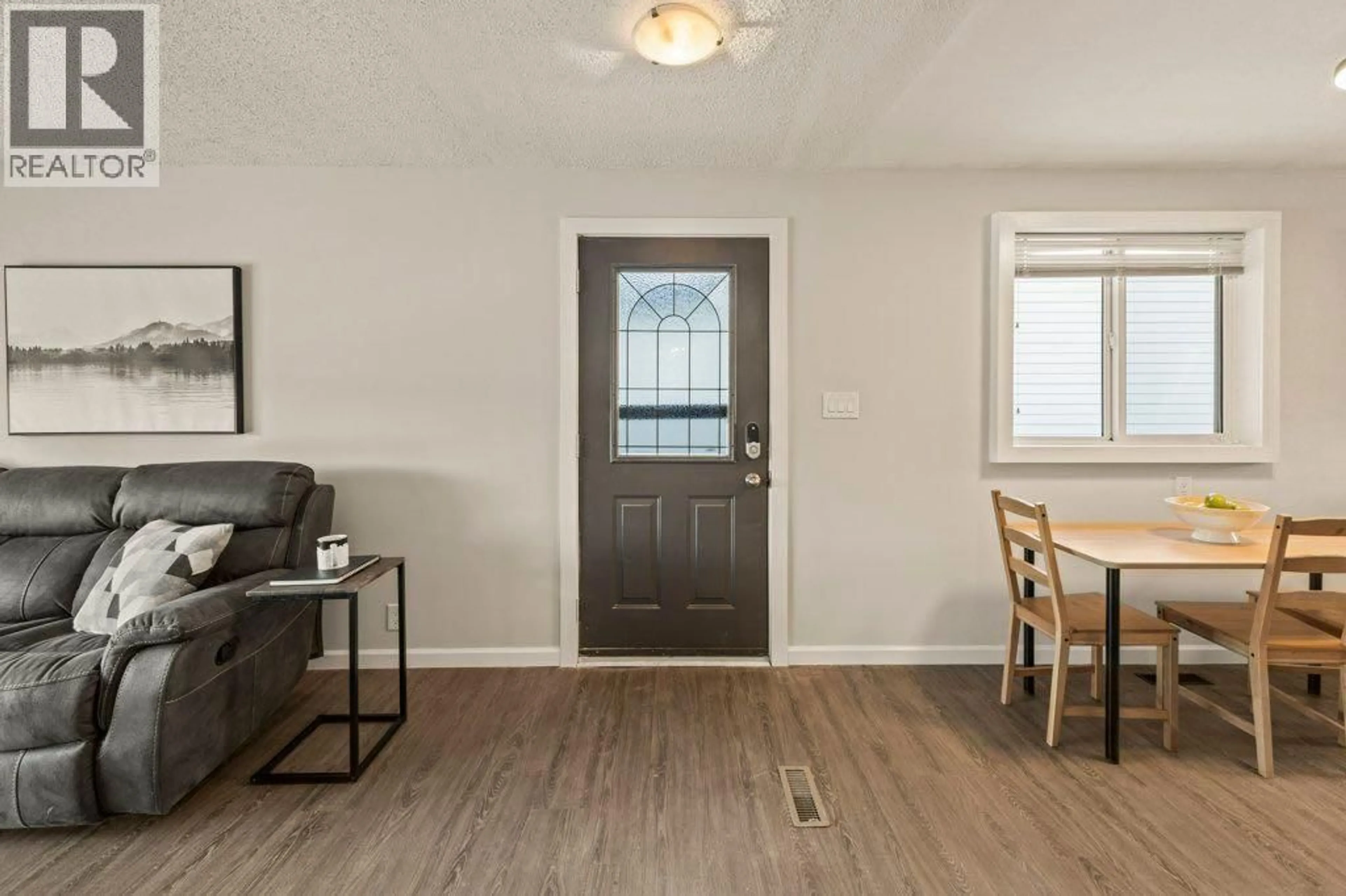 Indoor entryway for 14 SUNNYSIDE PLACE SOUTHEAST, Airdrie Alberta T4B1S4