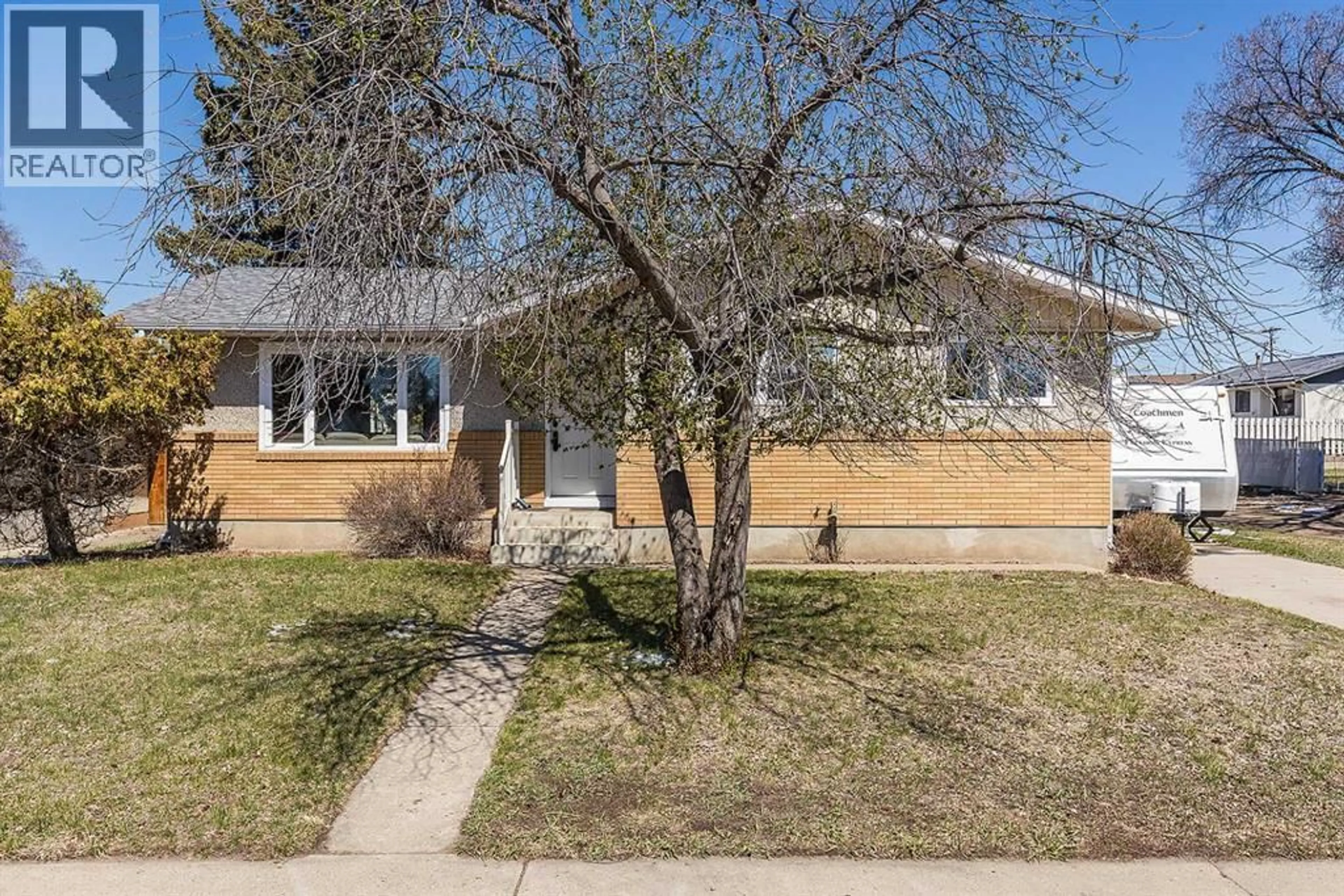 Unknown for 870 16 STREET NORTHEAST, Medicine Hat Alberta T1A5X4