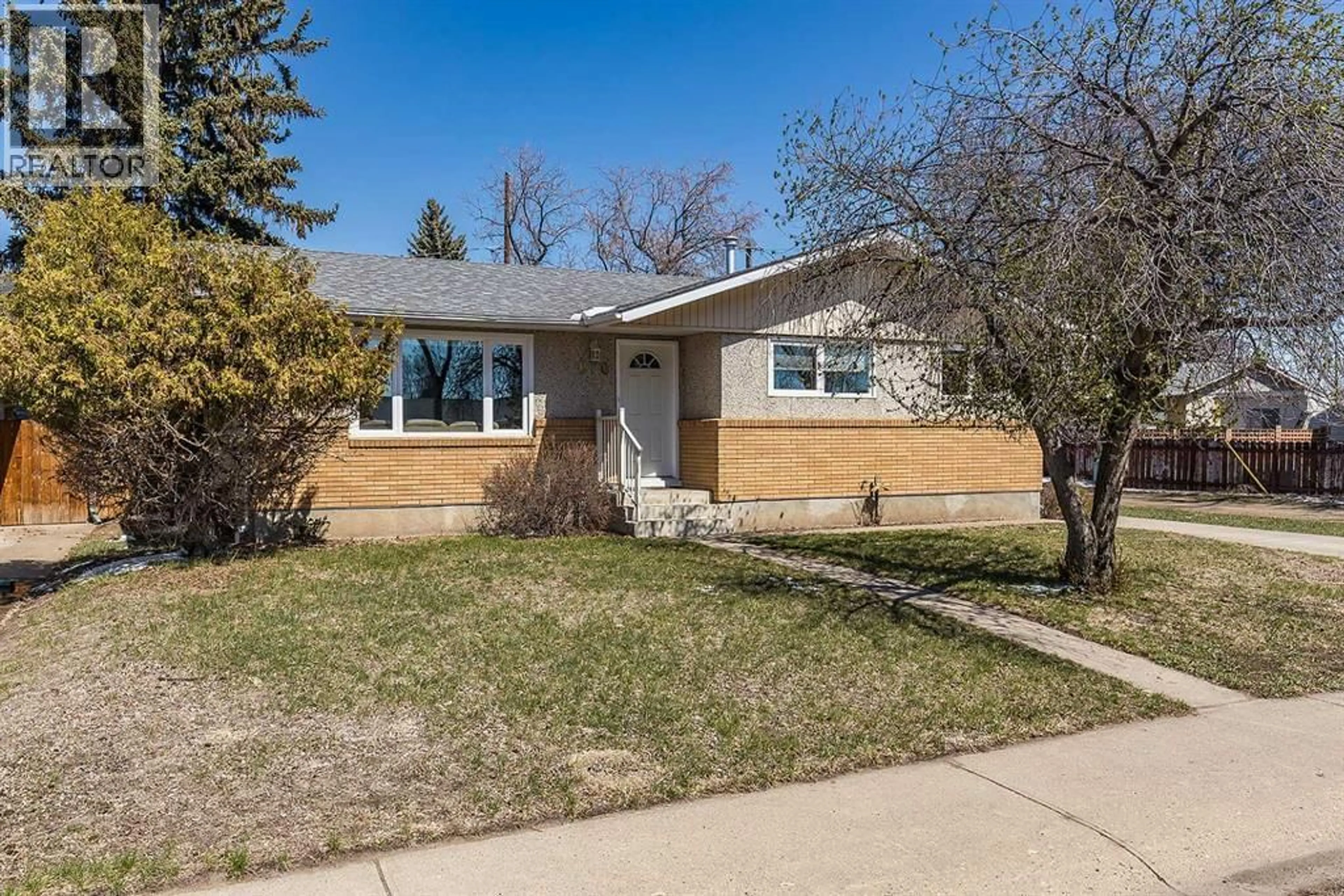 Home with brick exterior material, street for 870 16 STREET NORTHEAST, Medicine Hat Alberta T1A5X4