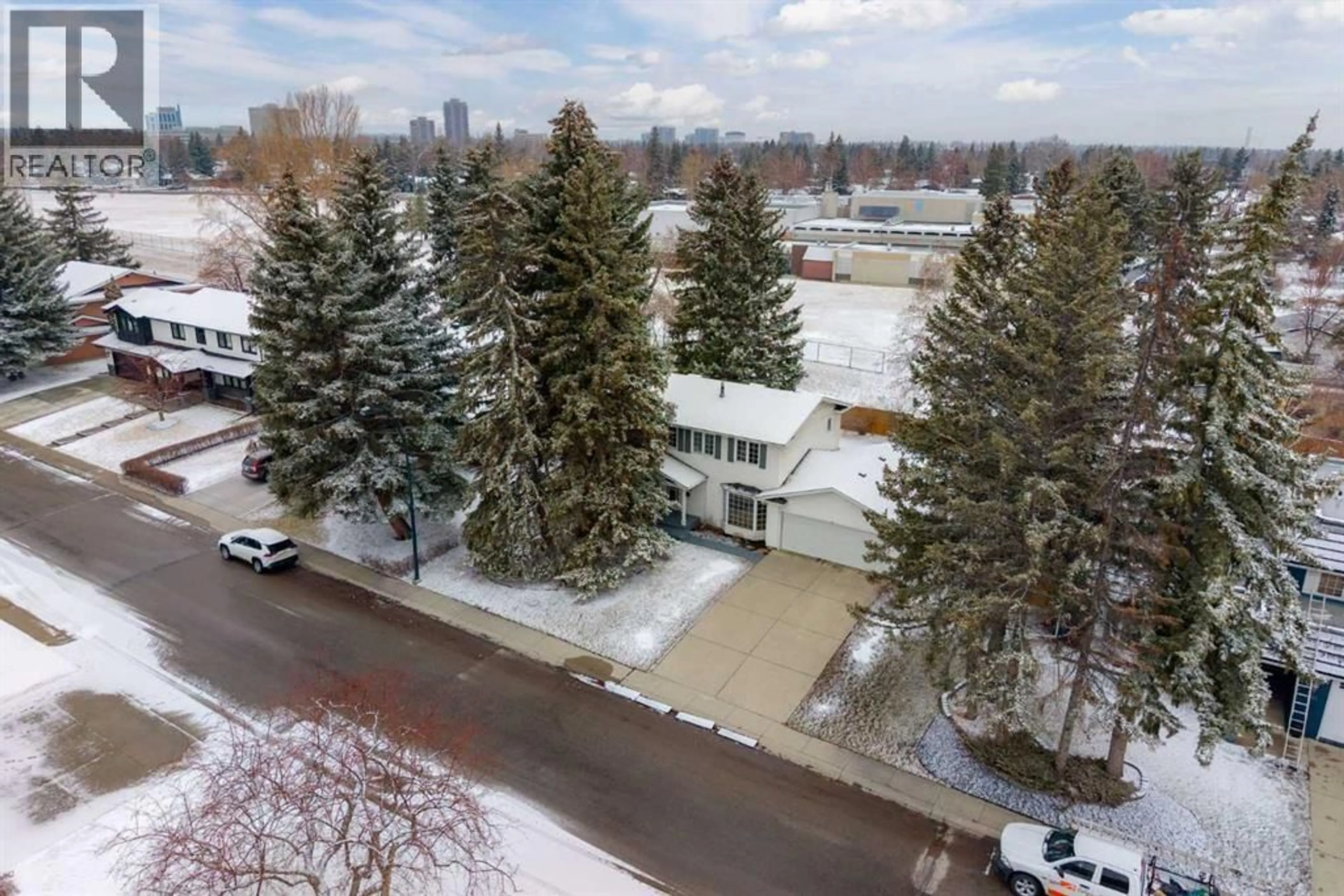 A pic from outside/outdoor area/front of a property/back of a property/a pic from drone, unknown for 356 WILLOW RIDGE PLACE SOUTHEAST, Calgary Alberta T2J1N4