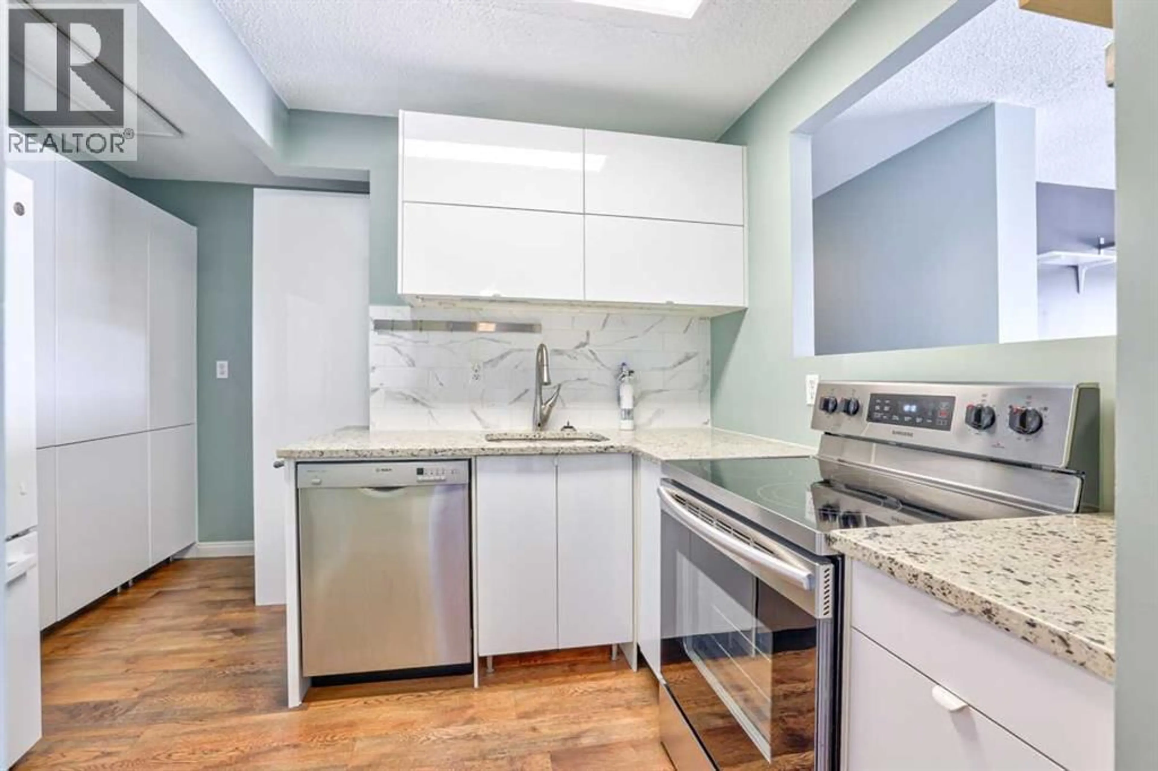 Standard kitchen, ceramic/tile floor for 231 HERITAGE DRIVE SOUTHEAST, Calgary Alberta T2N1N2