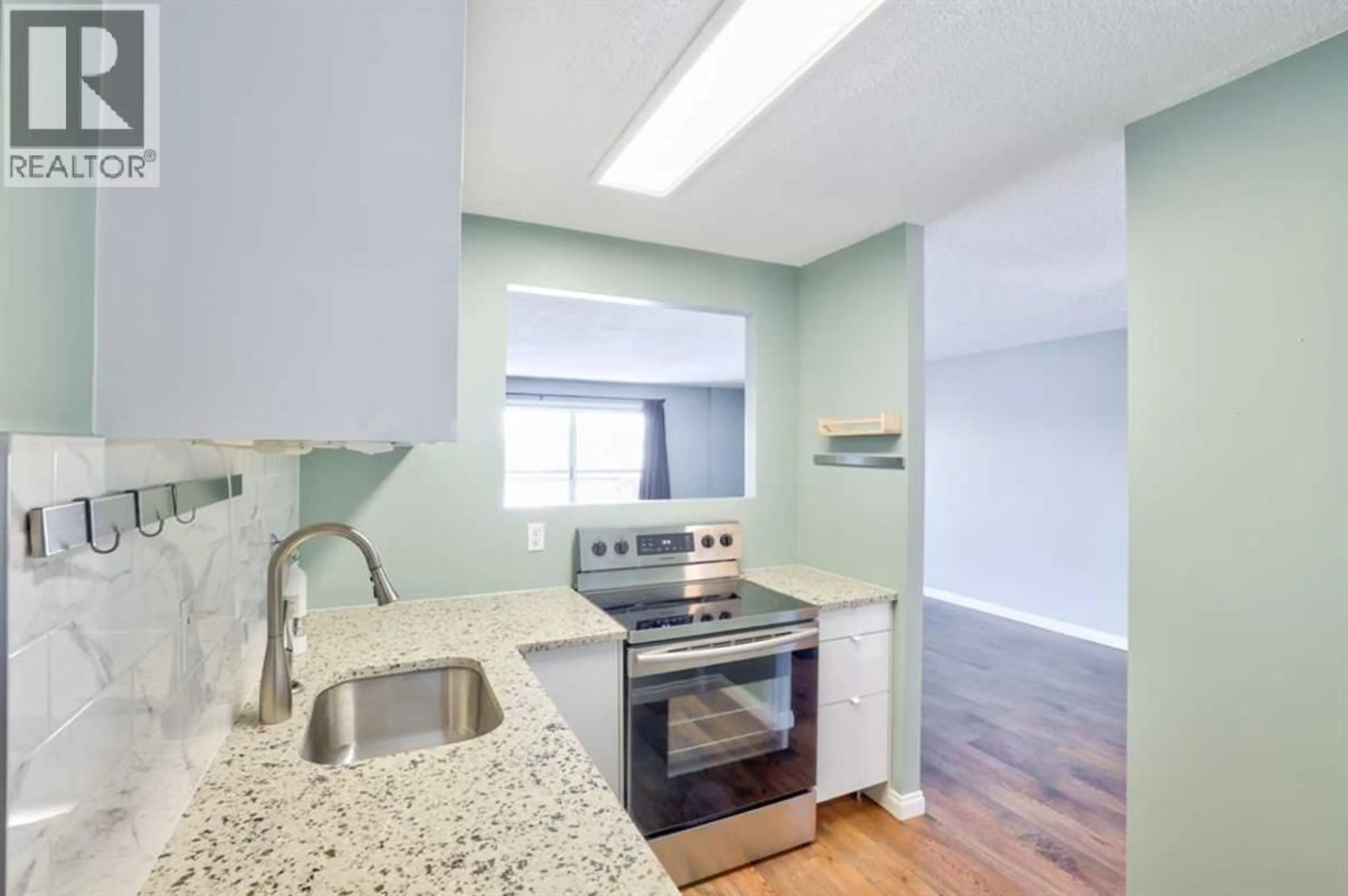 Standard kitchen, ceramic/tile floor for 231 HERITAGE DRIVE SOUTHEAST, Calgary Alberta T2N1N2