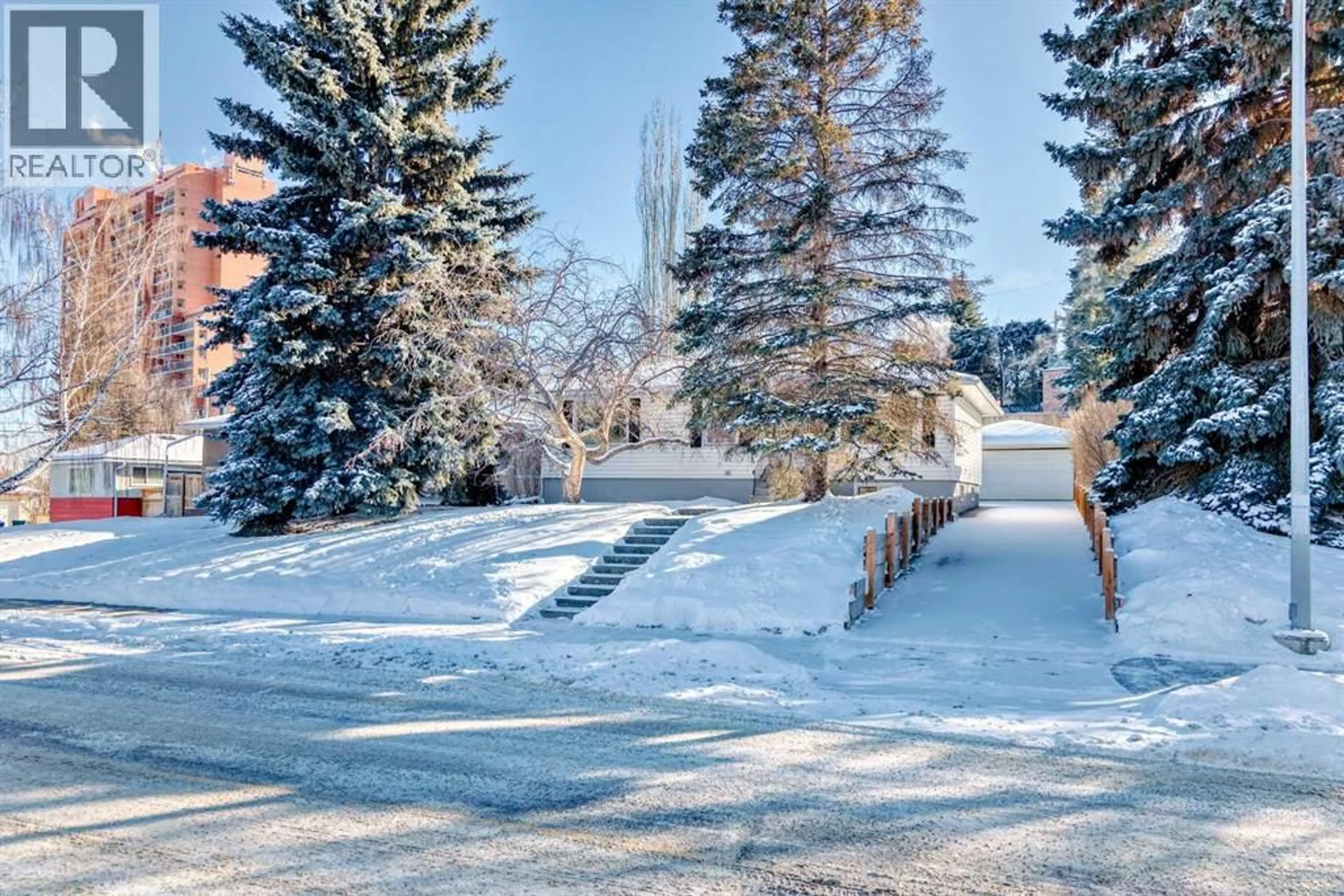 Patio, mountain view for 319 45 AVENUE SOUTHWEST, Calgary Alberta T2S1B3