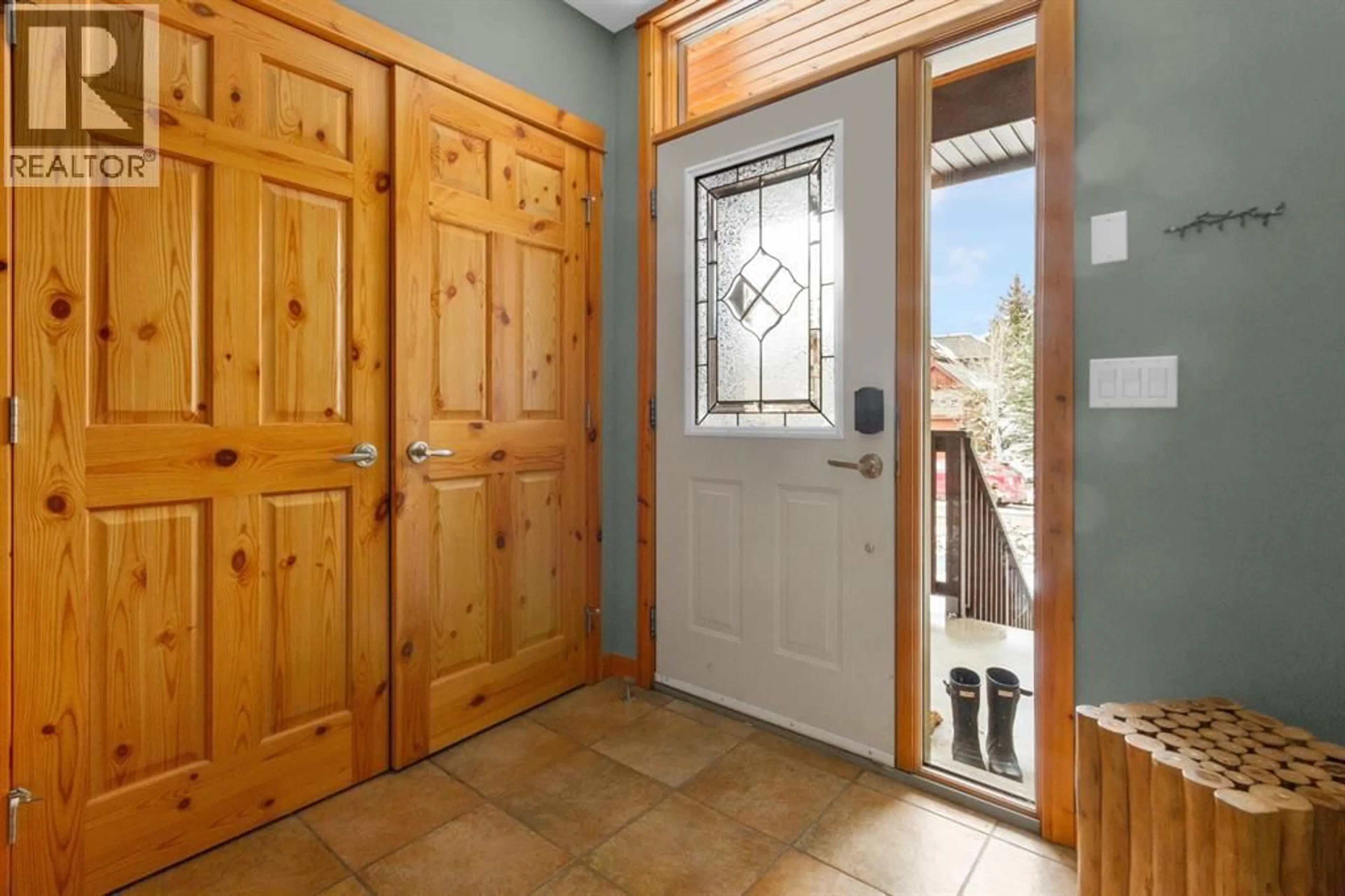 Indoor entryway for 330 CASALE PLACE, Canmore Alberta T1W3G2